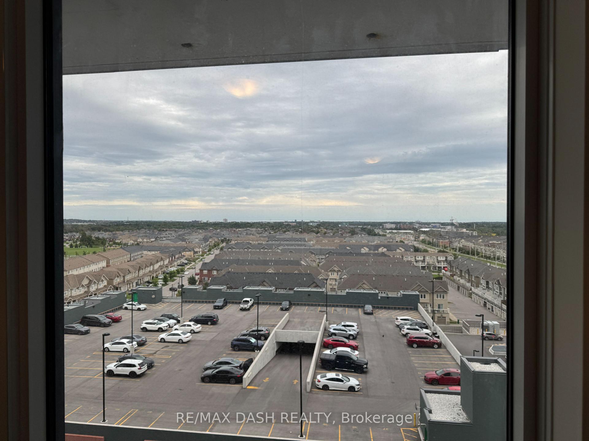 Photo 8 of Unit 924, 2545 Simcoe Street N, Oshawa, Windfields — HOMEH