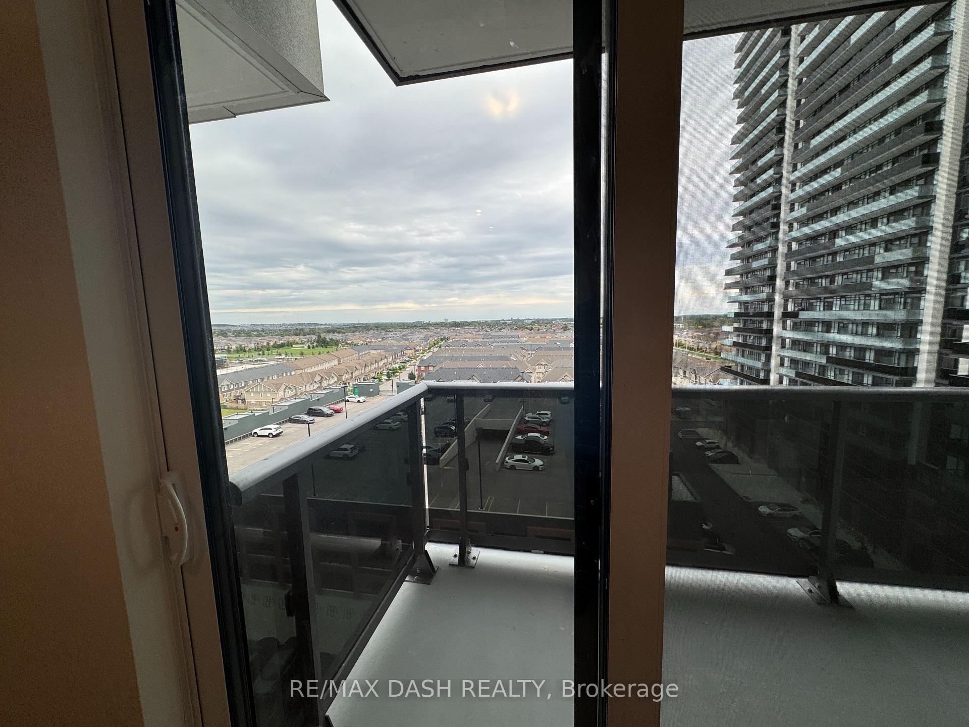 Photo 16 of Unit 924, 2545 Simcoe Street N, Oshawa, Windfields — HOMEH