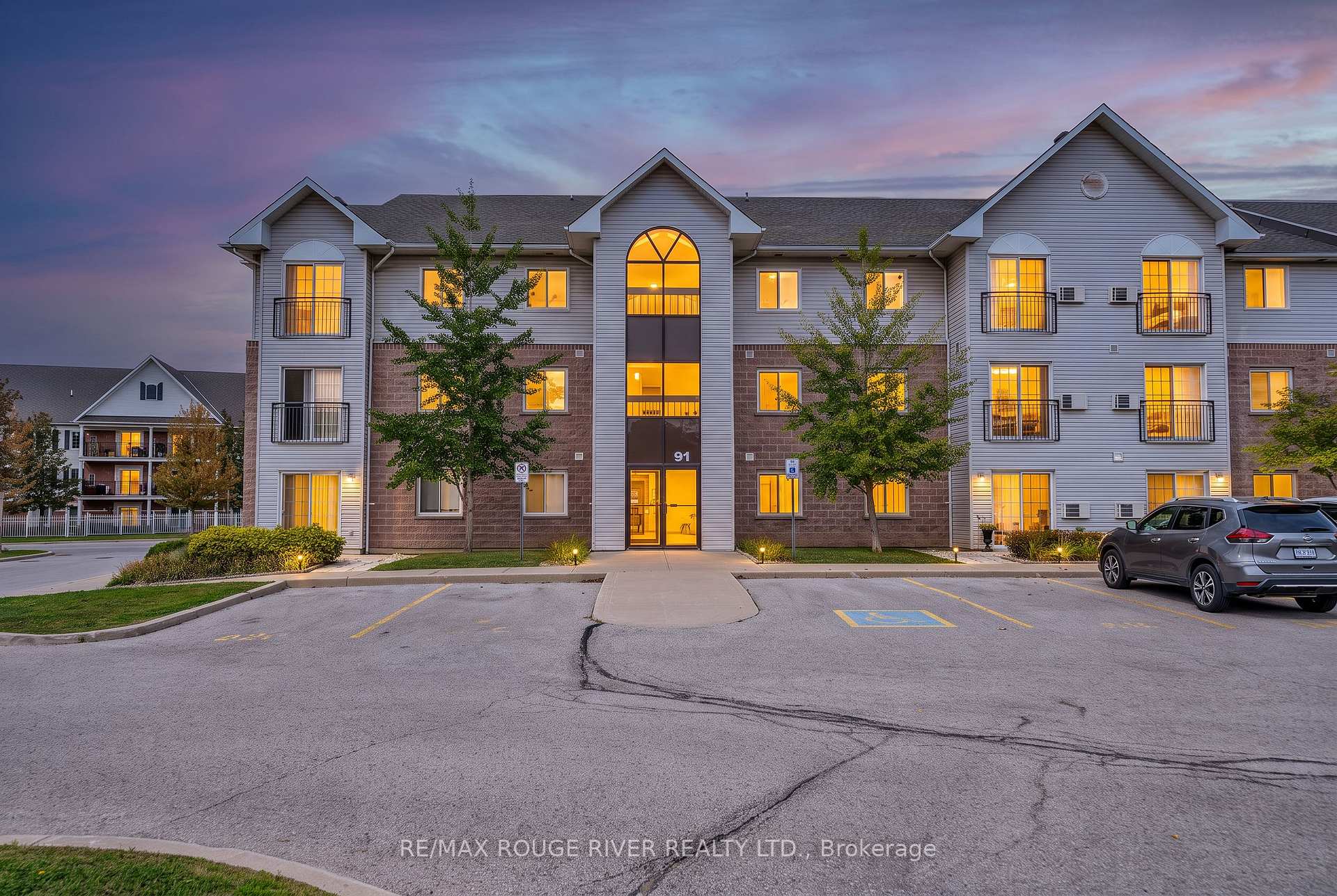 Photo 2 of Unit 210, 91 Aspen Springs Drive, Clarington, Bowmanville — HOMEH