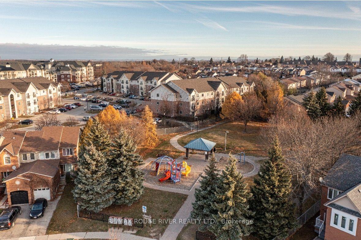 Photo 4 of Unit 210, 91 Aspen Springs Drive, Clarington, Bowmanville — HOMEH
