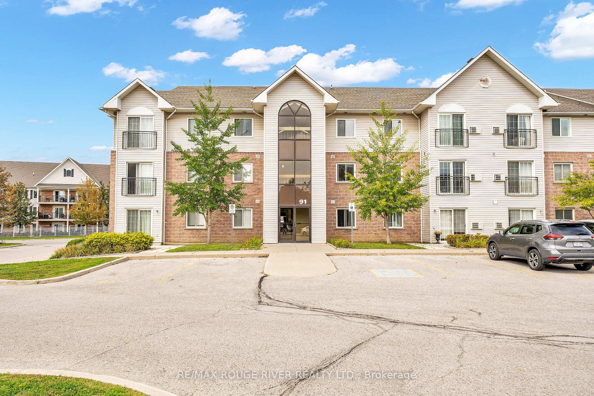 Photo 7 of Unit 210, 91 Aspen Springs Drive, Clarington, Bowmanville — HOMEH