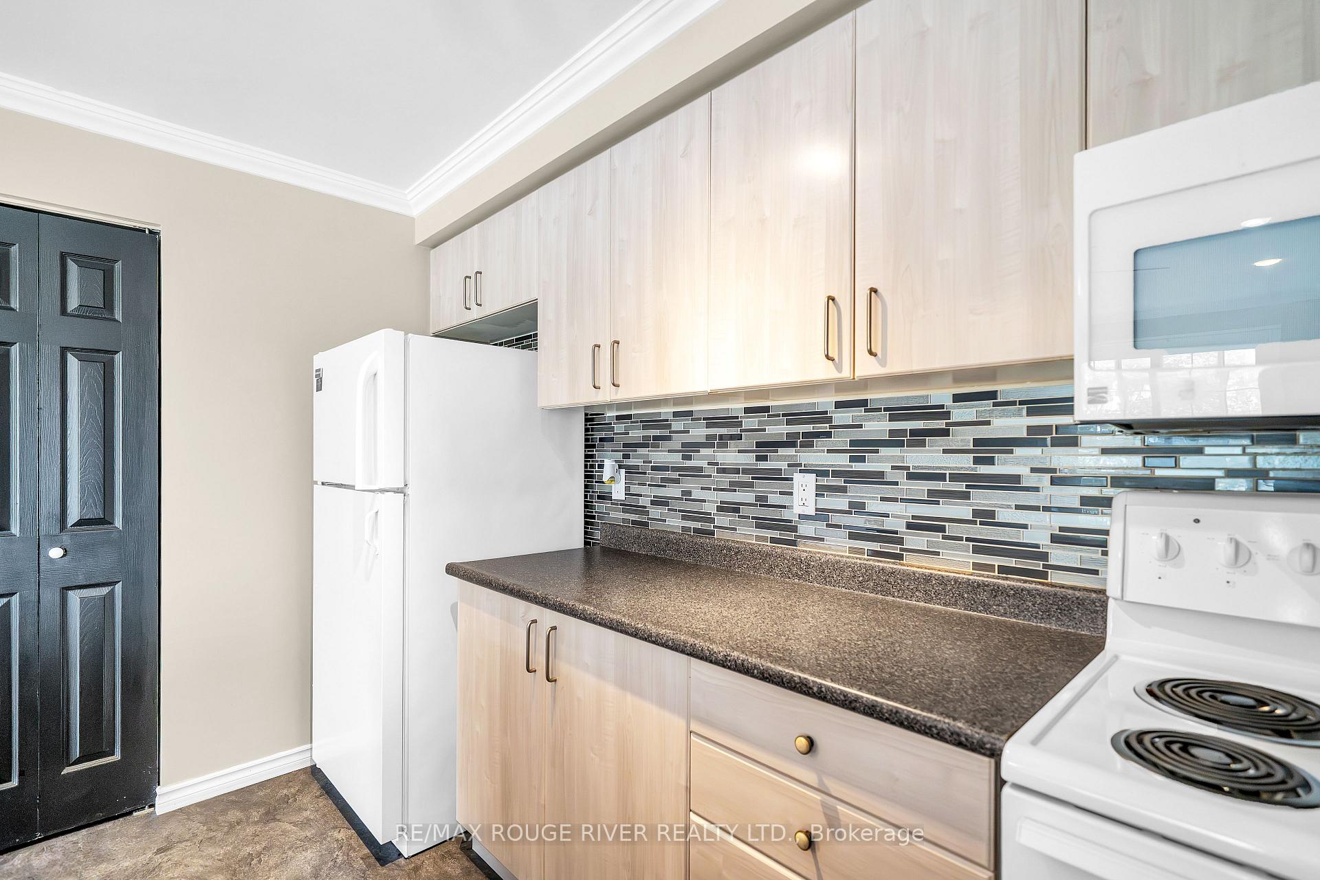 Photo 12 of Unit 210, 91 Aspen Springs Drive, Clarington, Bowmanville — HOMEH