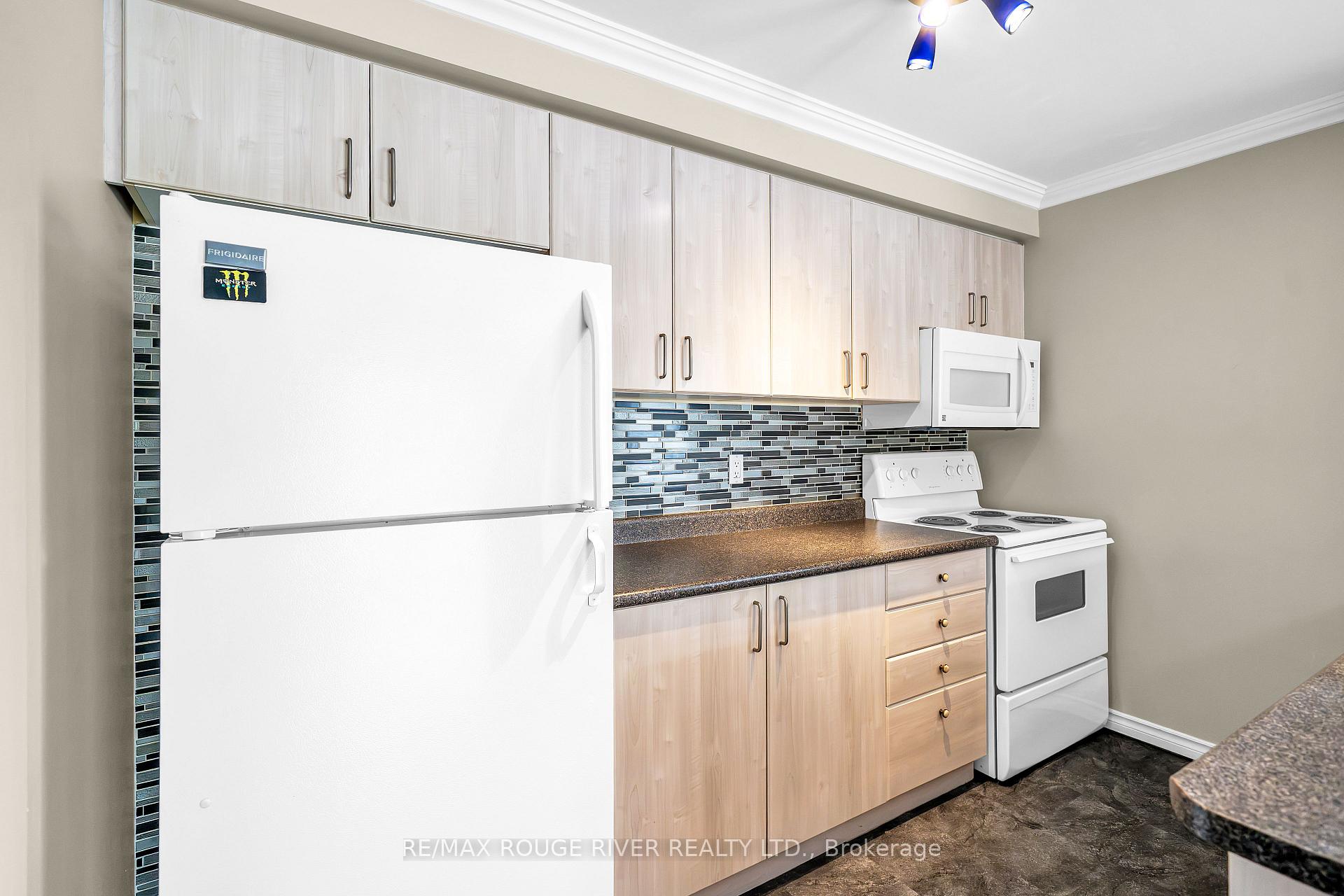 Photo 14 of Unit 210, 91 Aspen Springs Drive, Clarington, Bowmanville — HOMEH