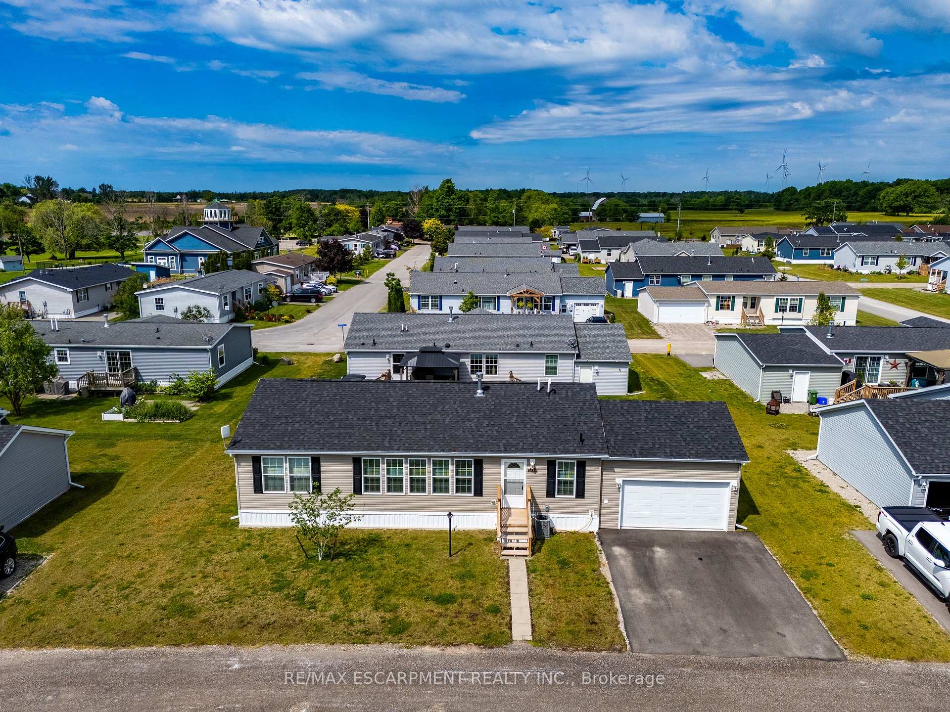 Photo 5 of 11 Hickory Hollow, Haldimand — HOMEH