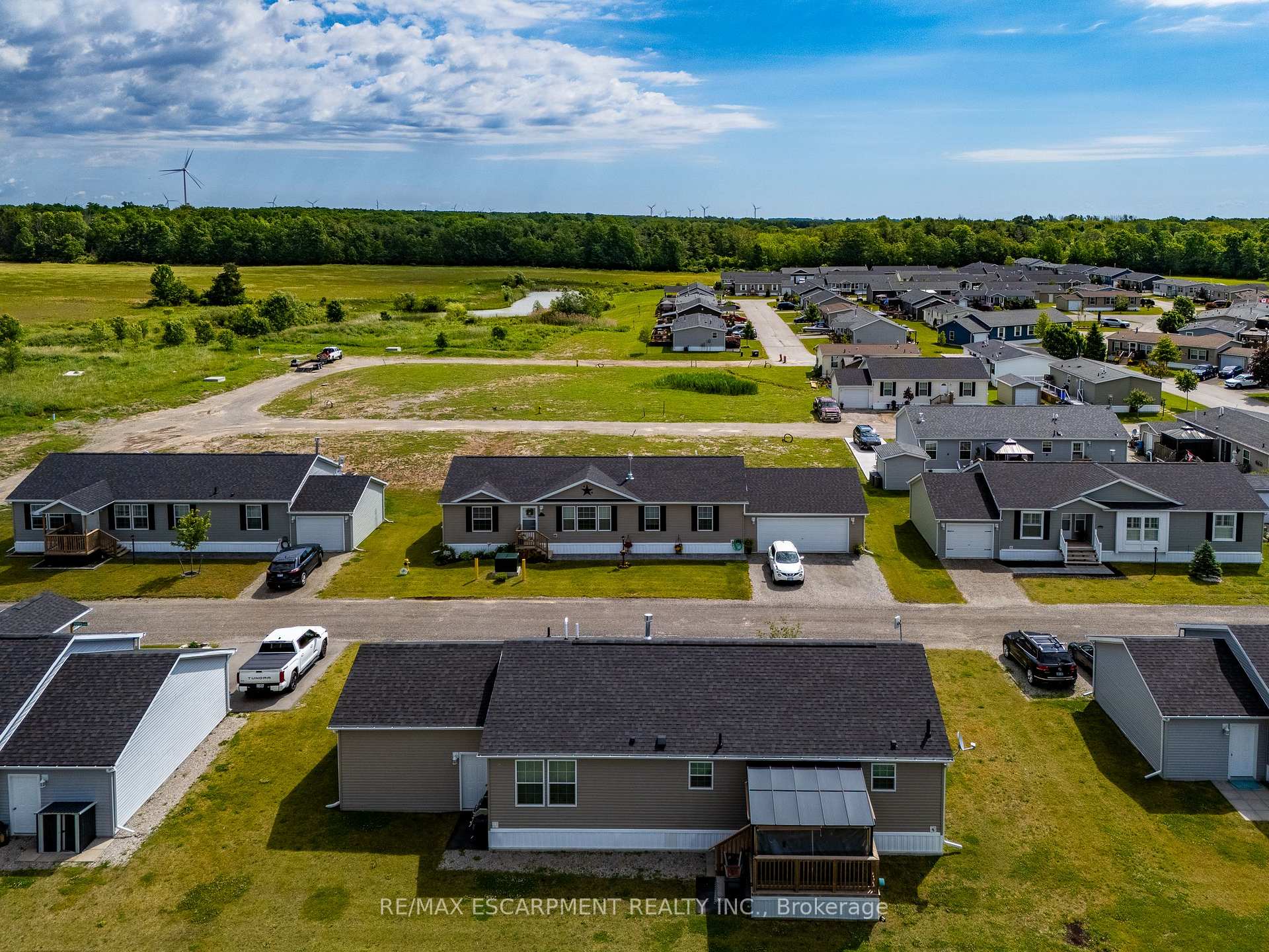 Photo 6 of 11 Hickory Hollow, Haldimand — HOMEH