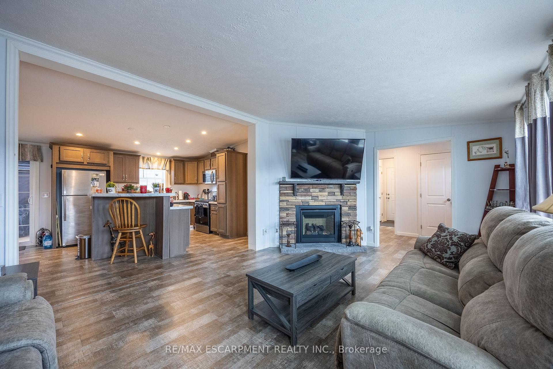 Photo 11 of 11 Hickory Hollow, Haldimand — HOMEH