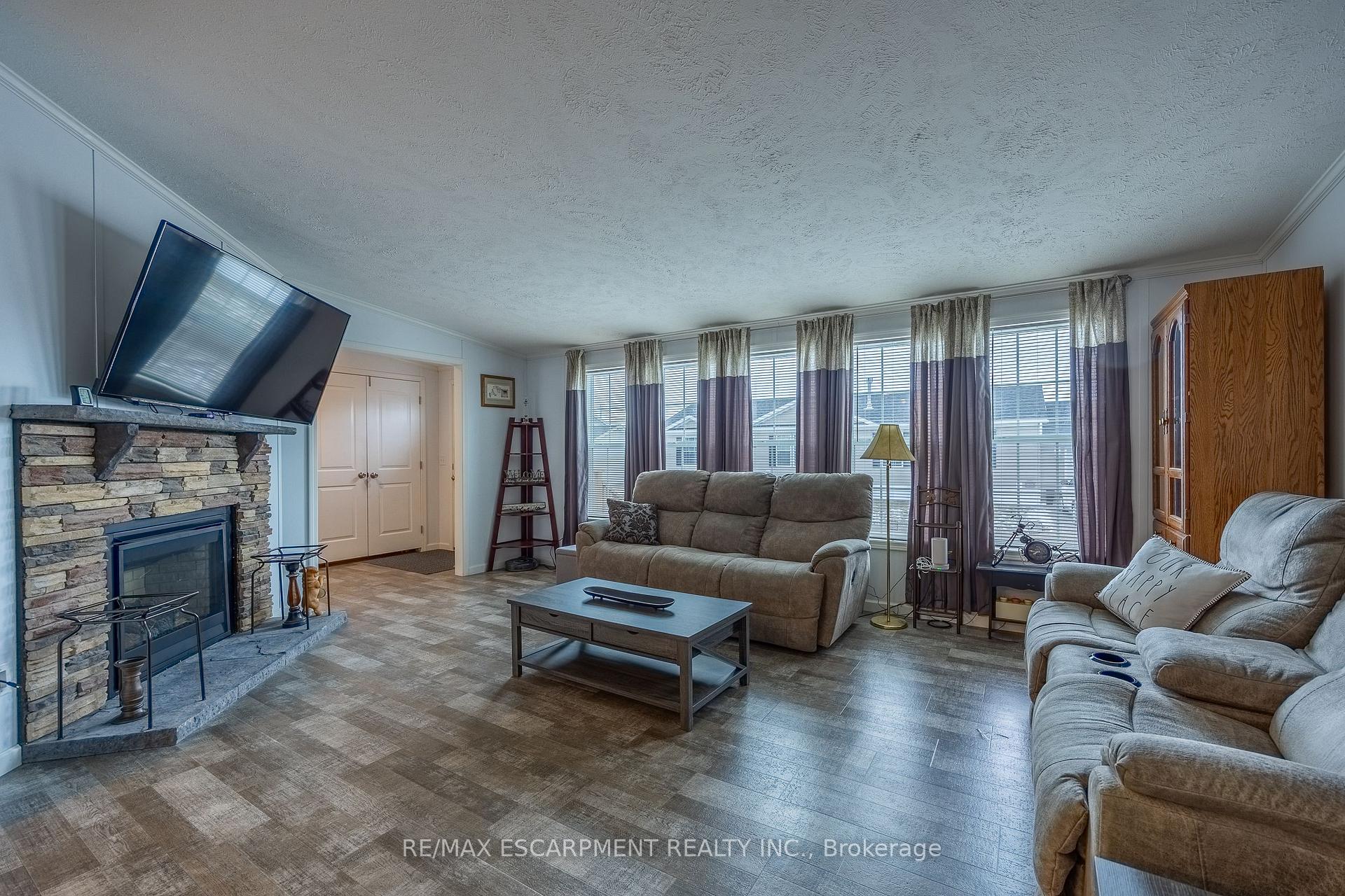 Photo 12 of 11 Hickory Hollow, Haldimand — HOMEH