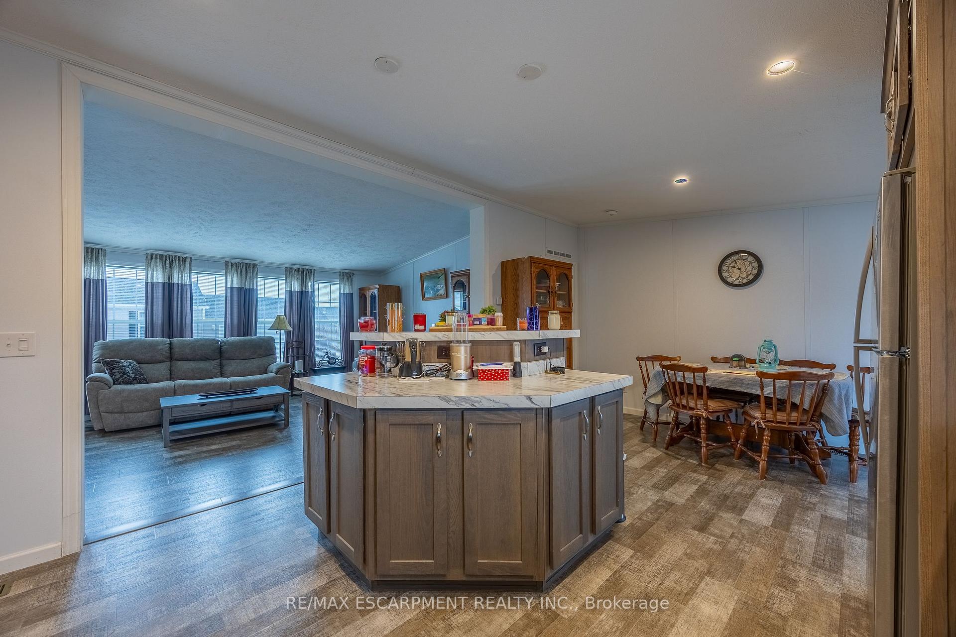 Photo 14 of 11 Hickory Hollow, Haldimand — HOMEH