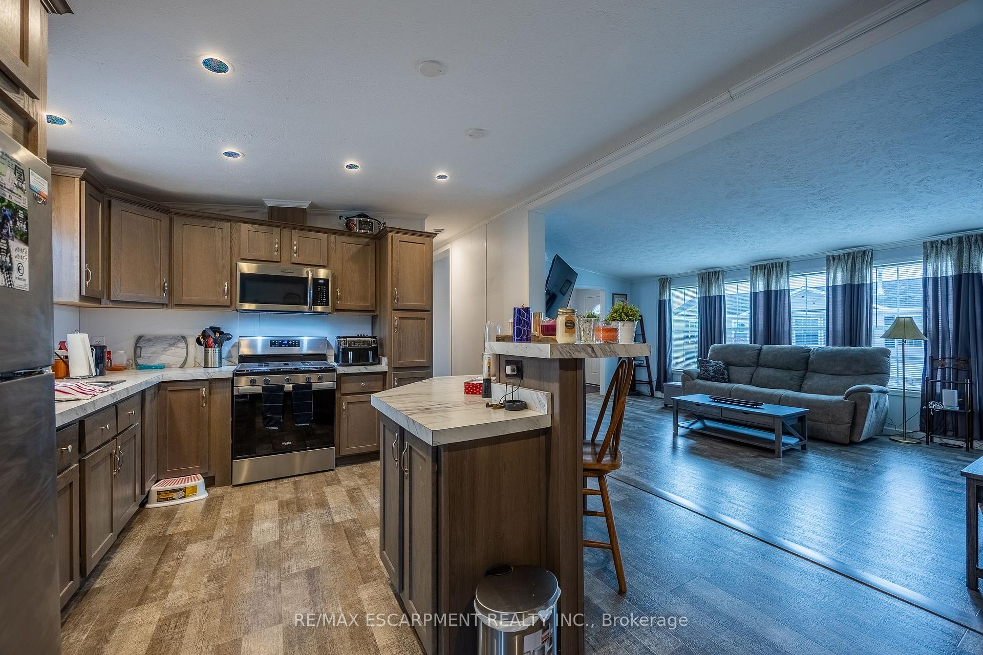 Photo 15 of 11 Hickory Hollow, Haldimand — HOMEH