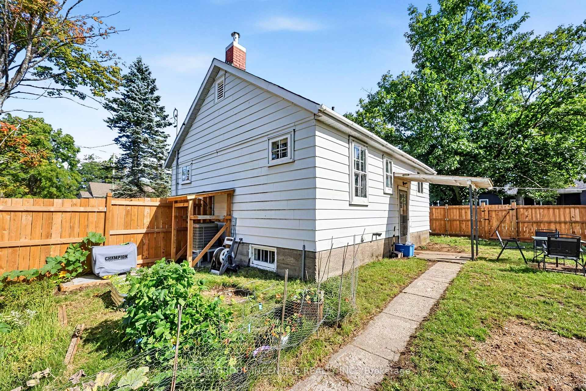 Photo 27 of 381 David Street E, Gravenhurst, Muskoka (S) — HOMEH