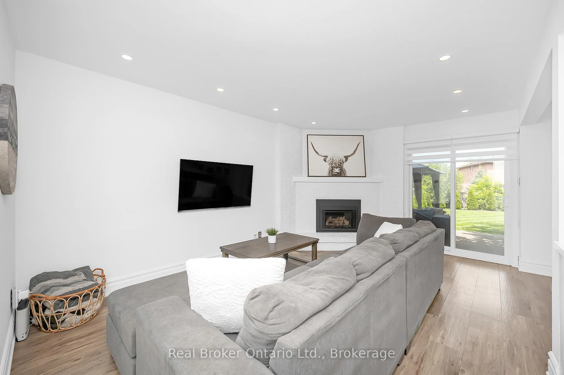Photo 8 of 353 Macintosh Drive, Hamilton, Stoney Creek — HOMEH