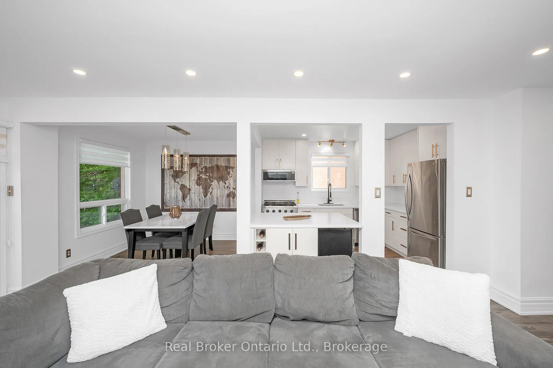 Photo 10 of 353 Macintosh Drive, Hamilton, Stoney Creek — HOMEH