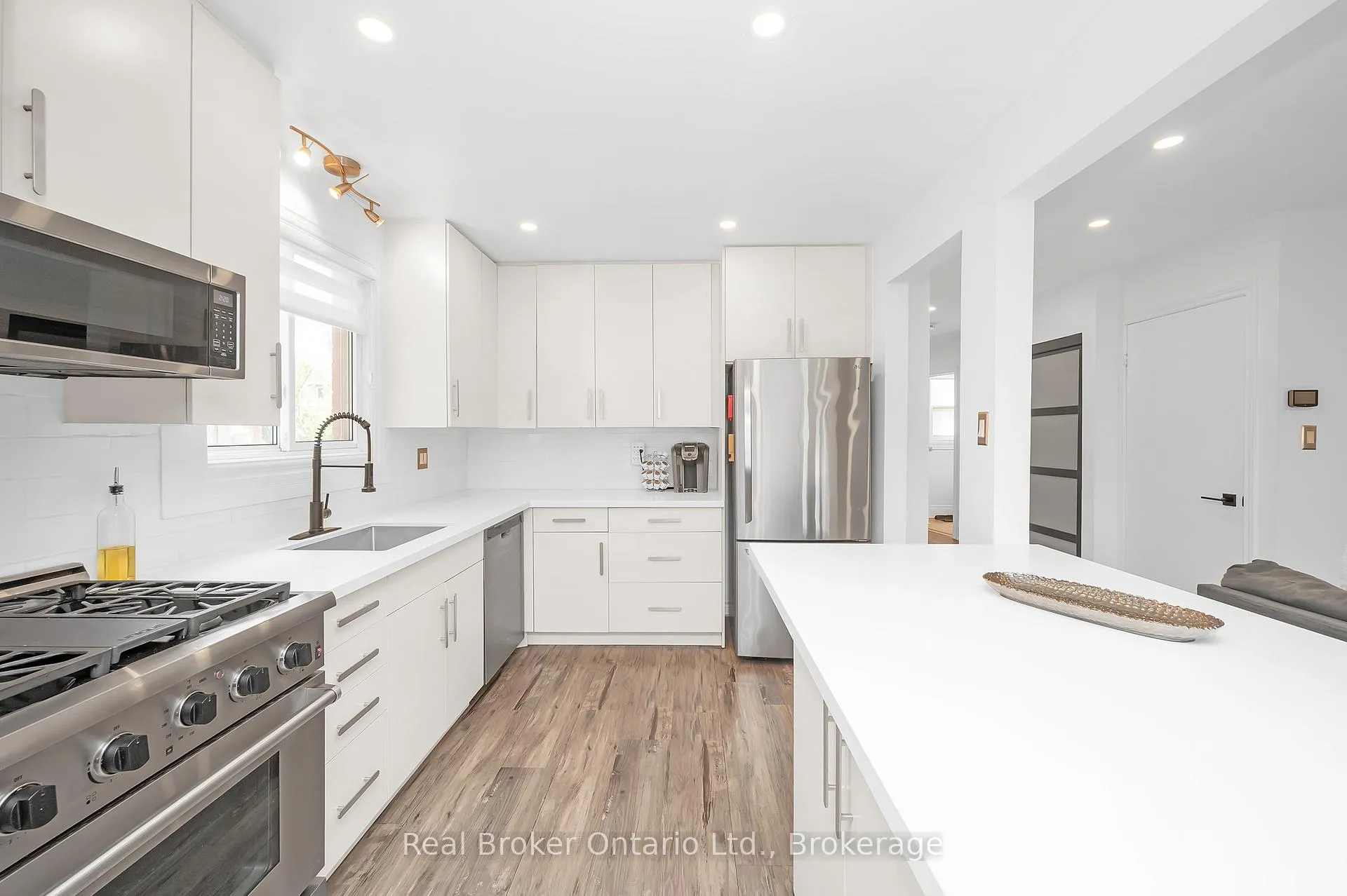 Photo 15 of 353 Macintosh Drive, Hamilton, Stoney Creek — HOMEH