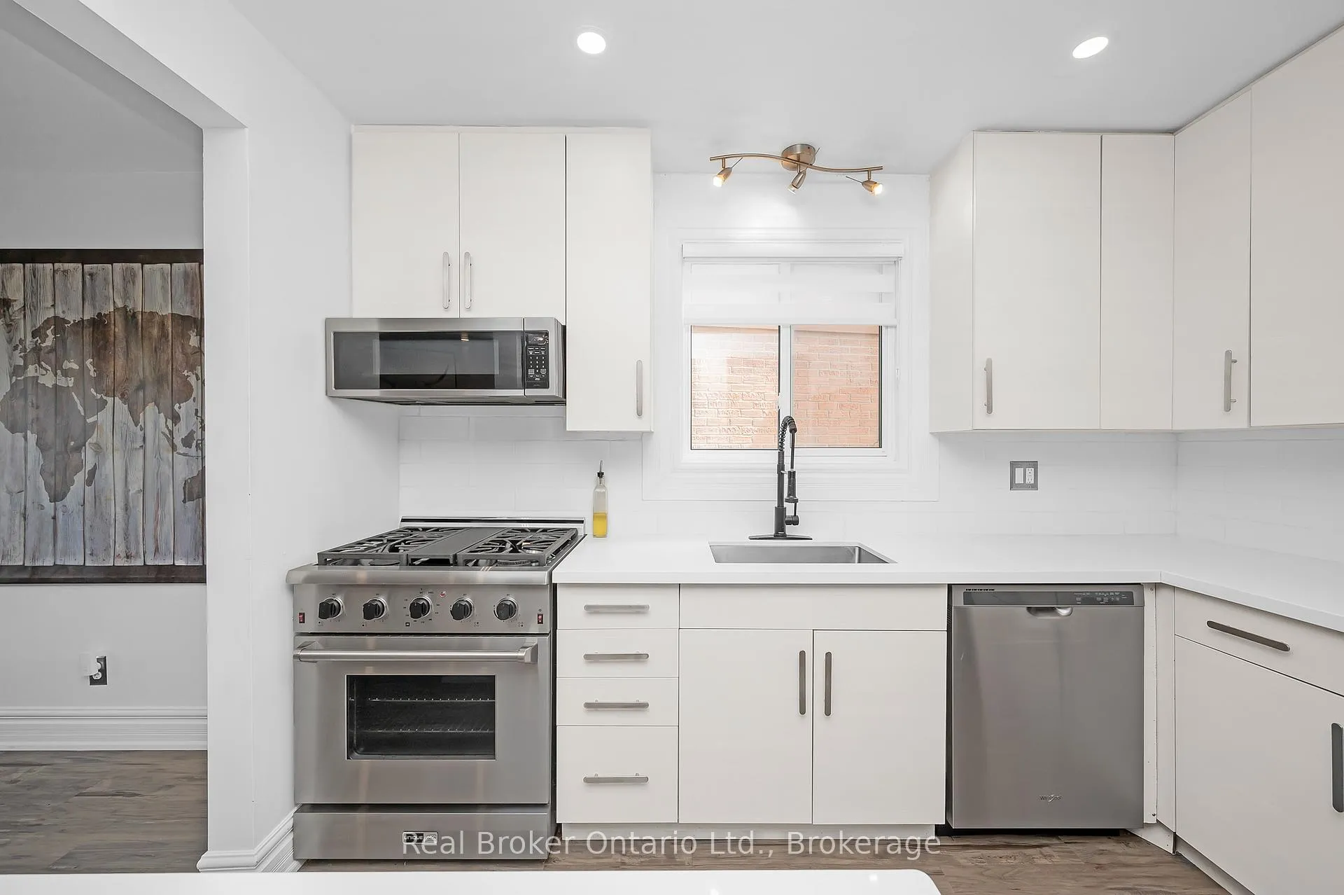 Photo 17 of 353 Macintosh Drive, Hamilton, Stoney Creek — HOMEH