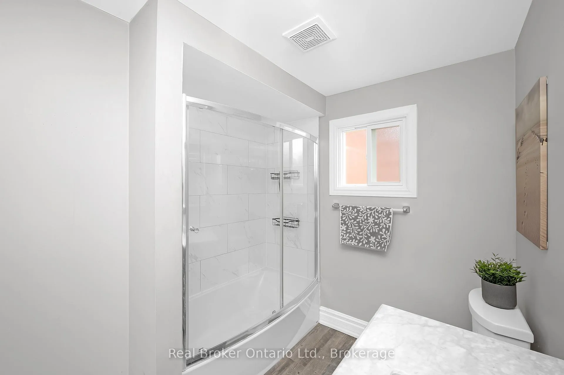 Photo 25 of 353 Macintosh Drive, Hamilton, Stoney Creek — HOMEH