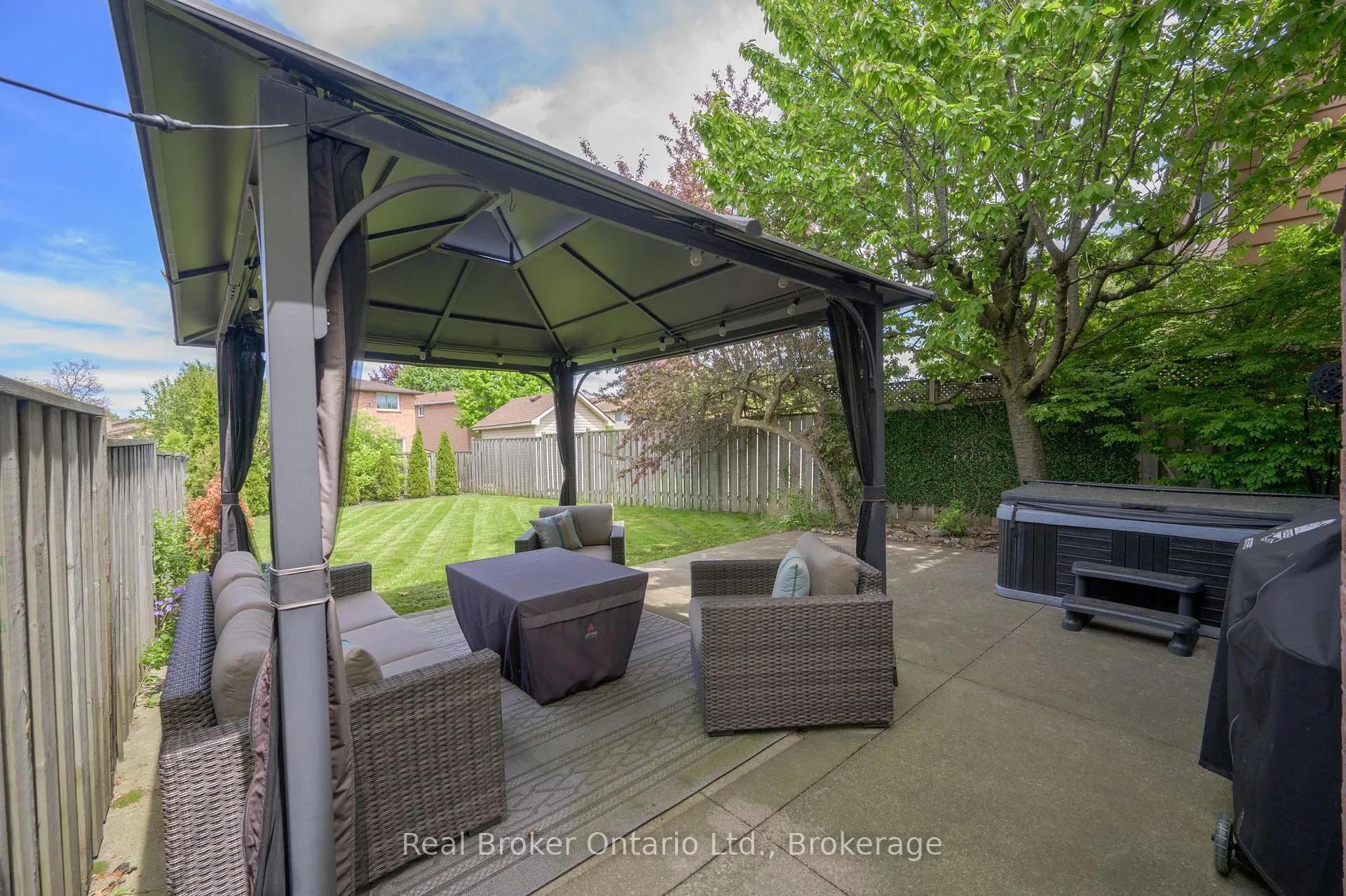 Photo 33 of 353 Macintosh Drive, Hamilton, Stoney Creek — HOMEH
