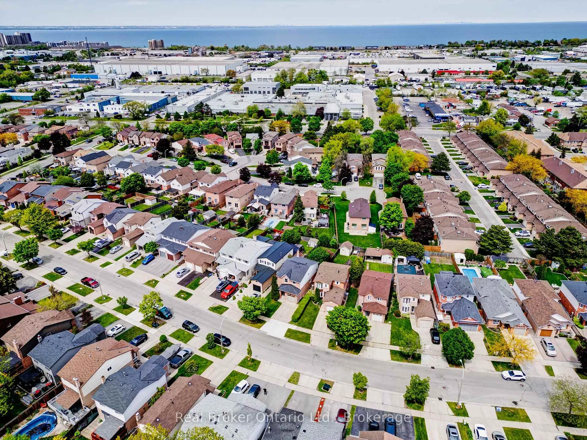 Photo 44 of 353 Macintosh Drive, Hamilton, Stoney Creek — HOMEH