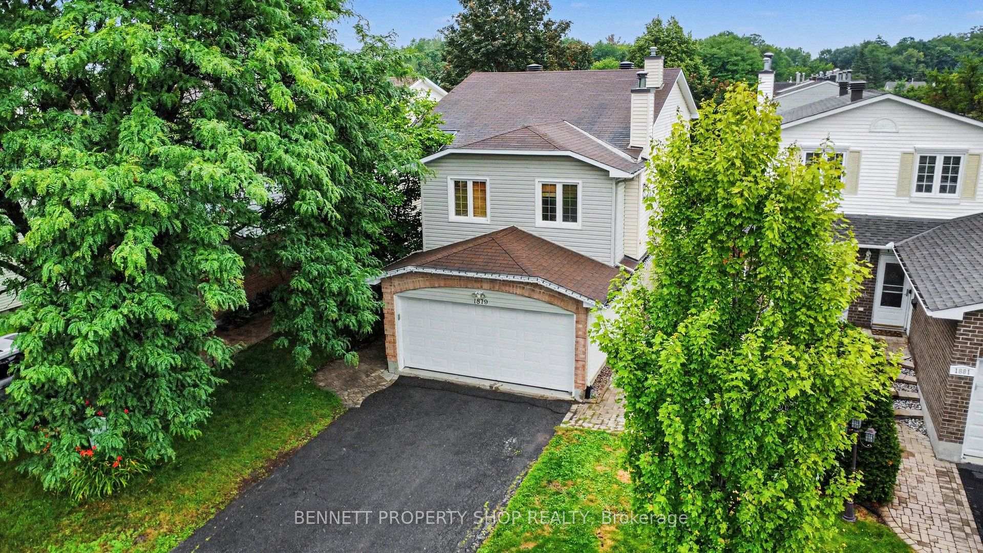 Photo 2 of 1879 Leclair Crescent, Ottawa, Queenswood Heights South — HOMEH