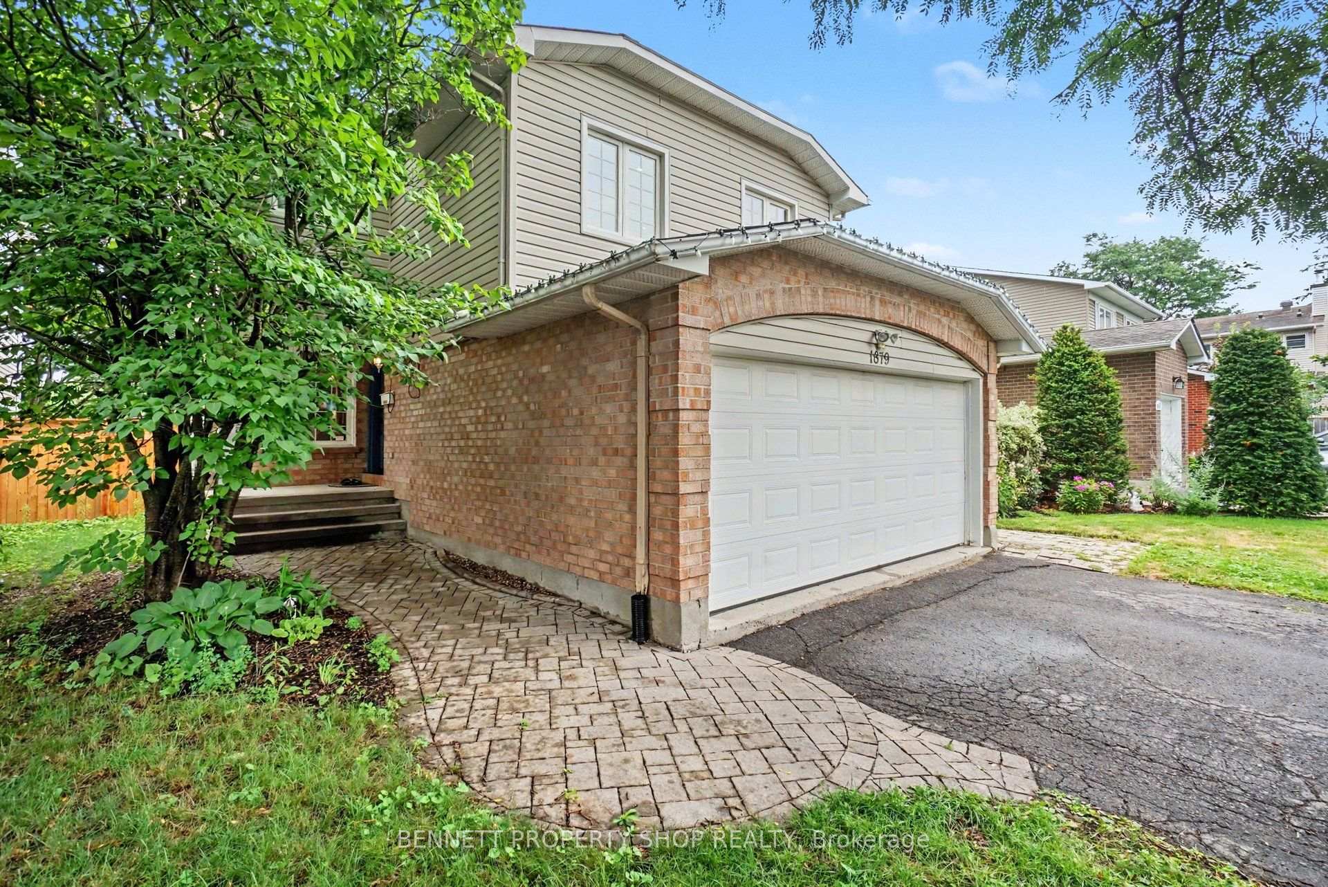 Photo 3 of 1879 Leclair Crescent, Ottawa, Queenswood Heights South — HOMEH