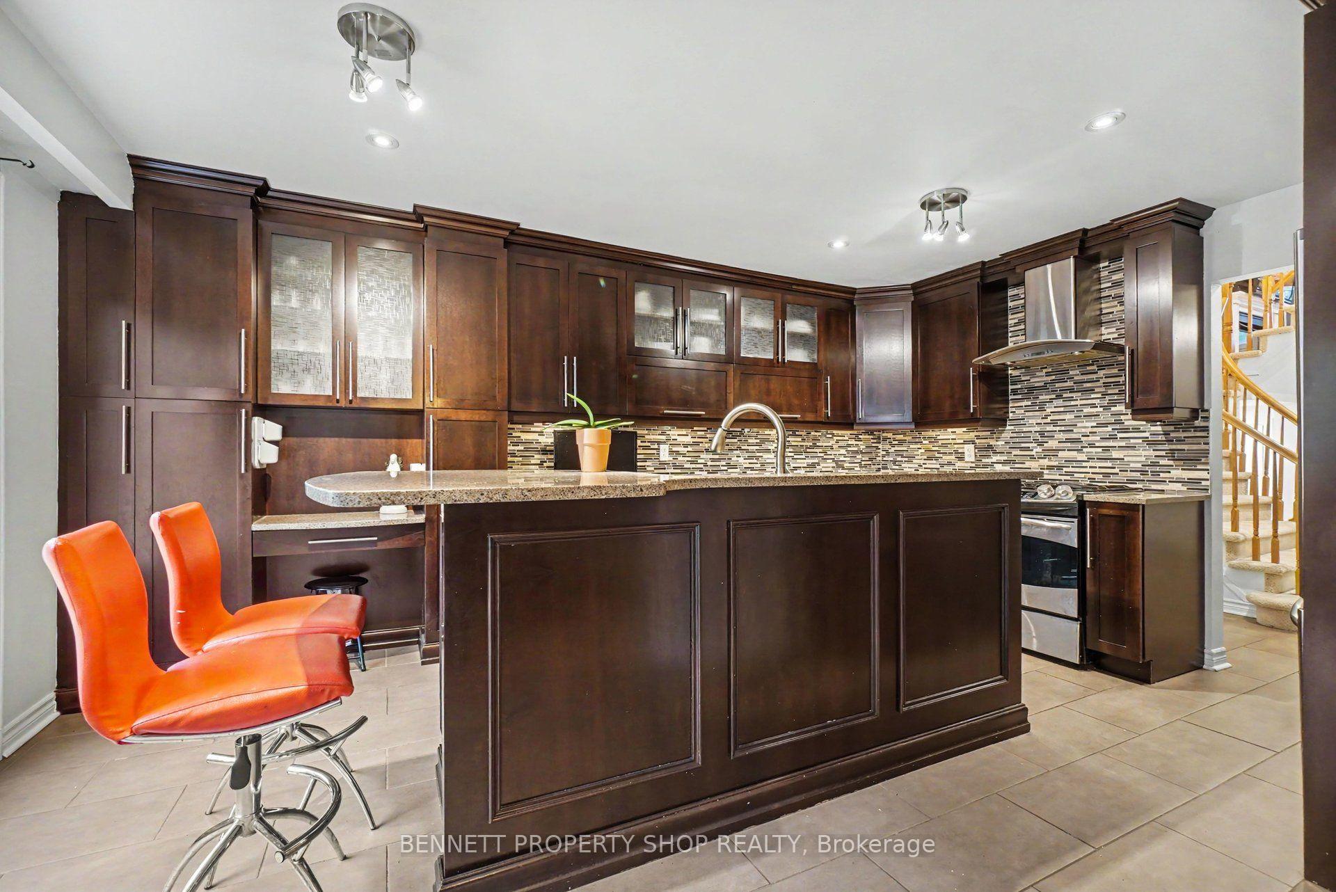 Photo 4 of 1879 Leclair Crescent, Ottawa, Queenswood Heights South — HOMEH