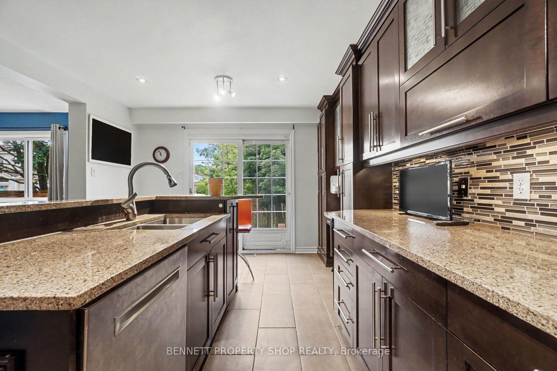 Photo 5 of 1879 Leclair Crescent, Ottawa, Queenswood Heights South — HOMEH
