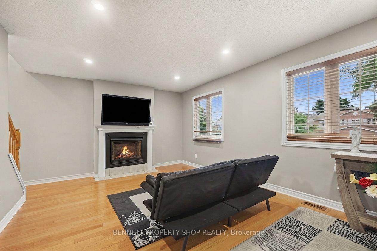 Photo 16 of 1879 Leclair Crescent, Ottawa, Queenswood Heights South — HOMEH