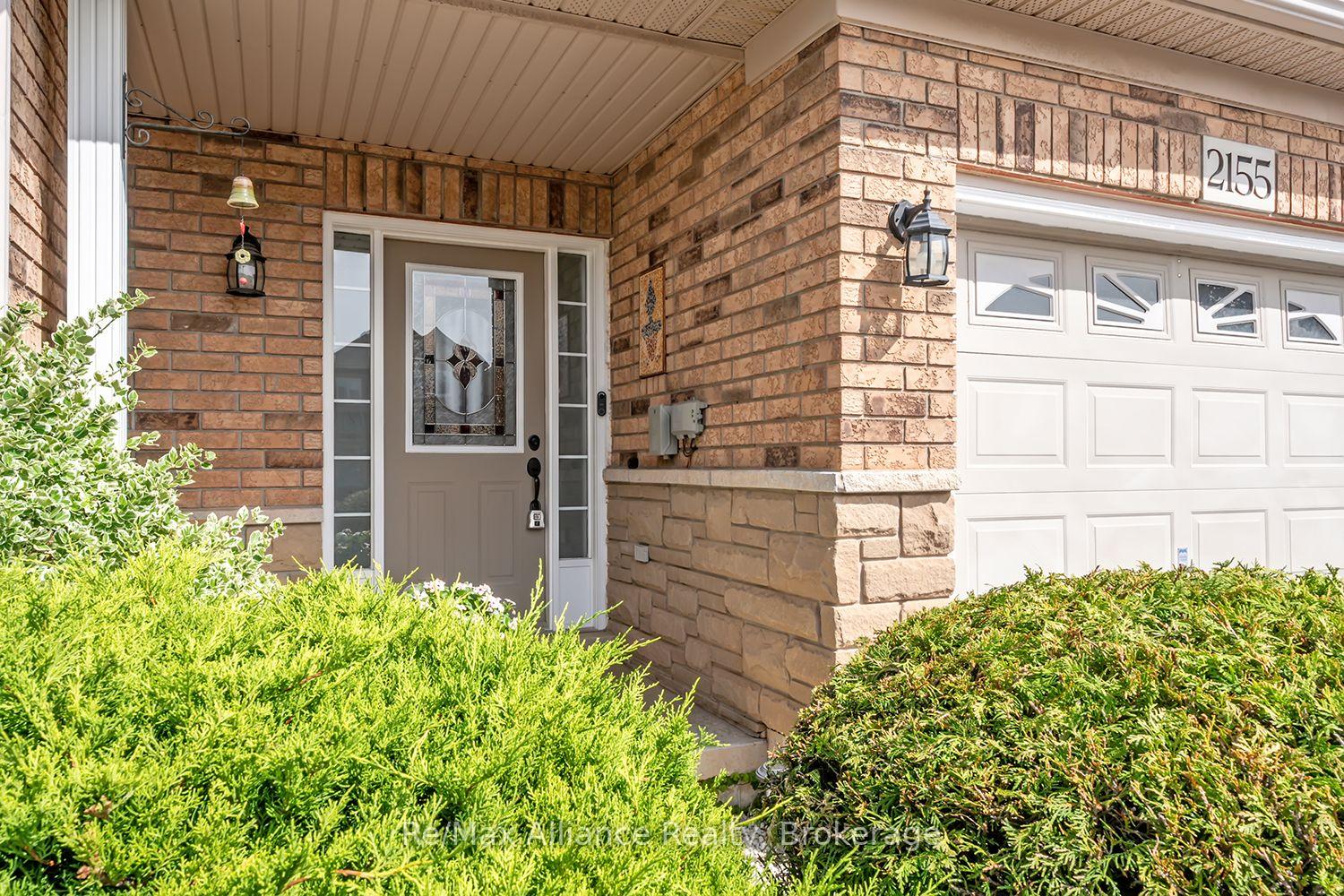 Photo 2 of 2155 Redstone Crescent, Oakville, Westmount — HOMEH