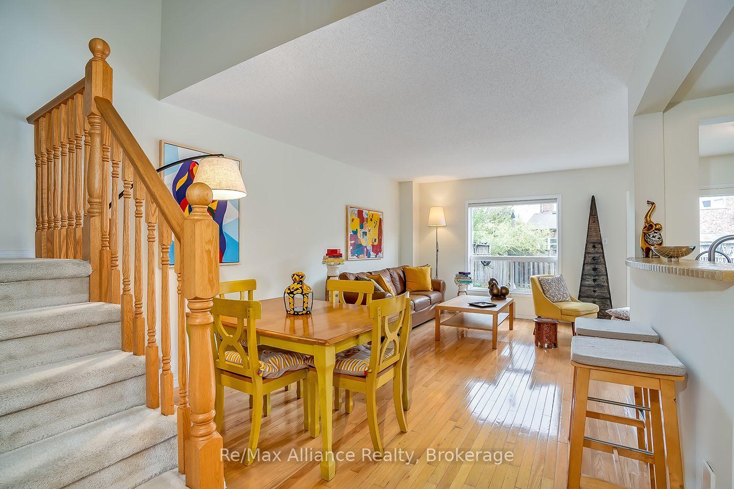 Photo 6 of 2155 Redstone Crescent, Oakville, Westmount — HOMEH