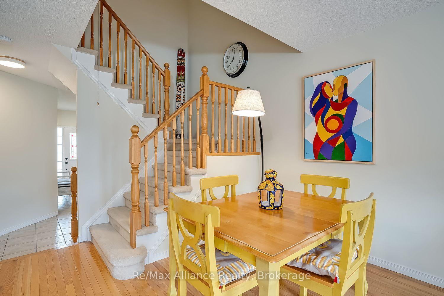 Photo 8 of 2155 Redstone Crescent, Oakville, Westmount — HOMEH