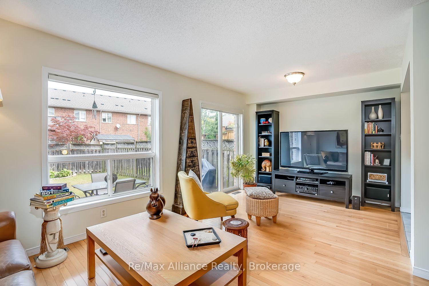 Photo 9 of 2155 Redstone Crescent, Oakville, Westmount — HOMEH
