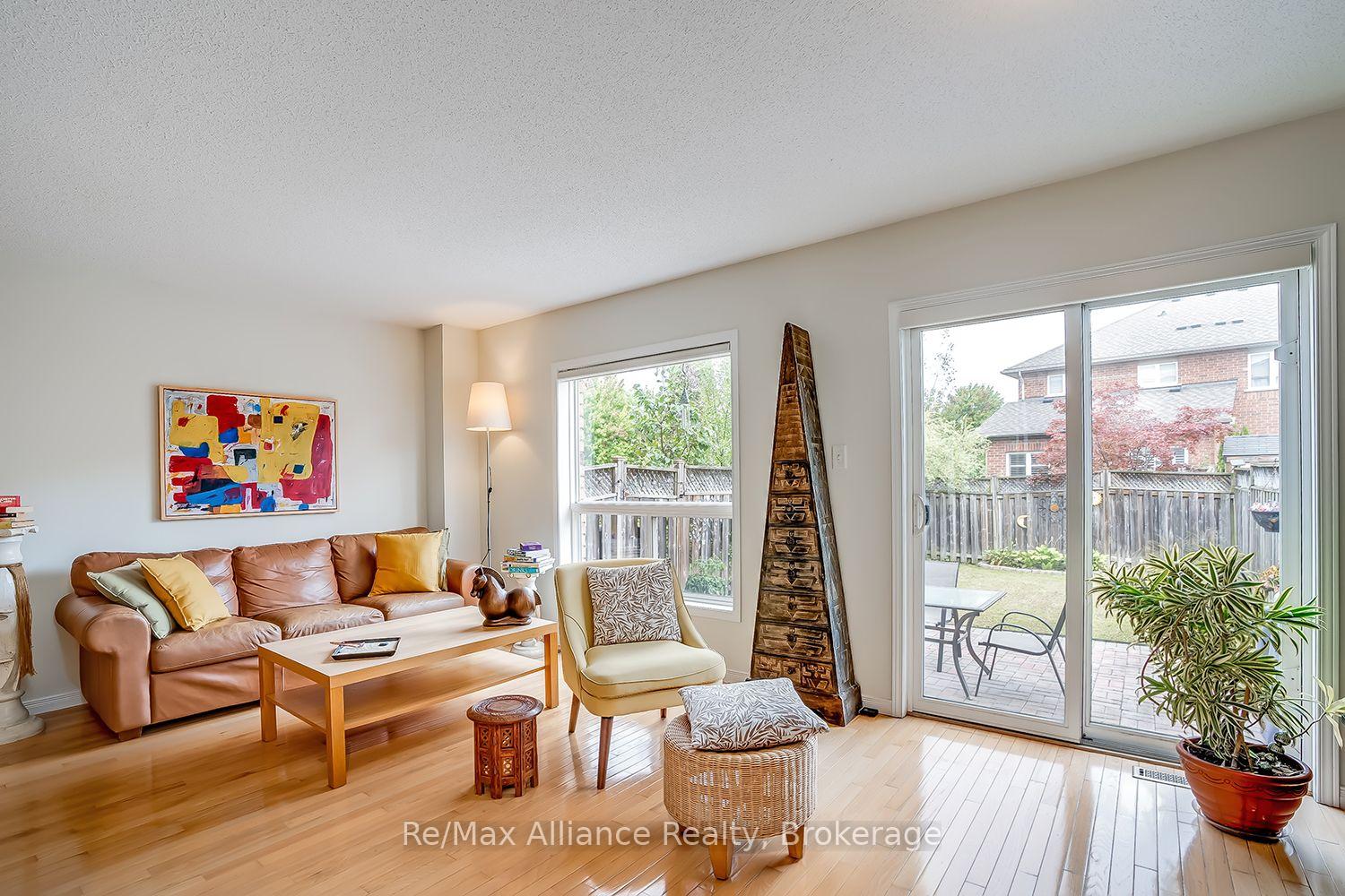 Photo 10 of 2155 Redstone Crescent, Oakville, Westmount — HOMEH