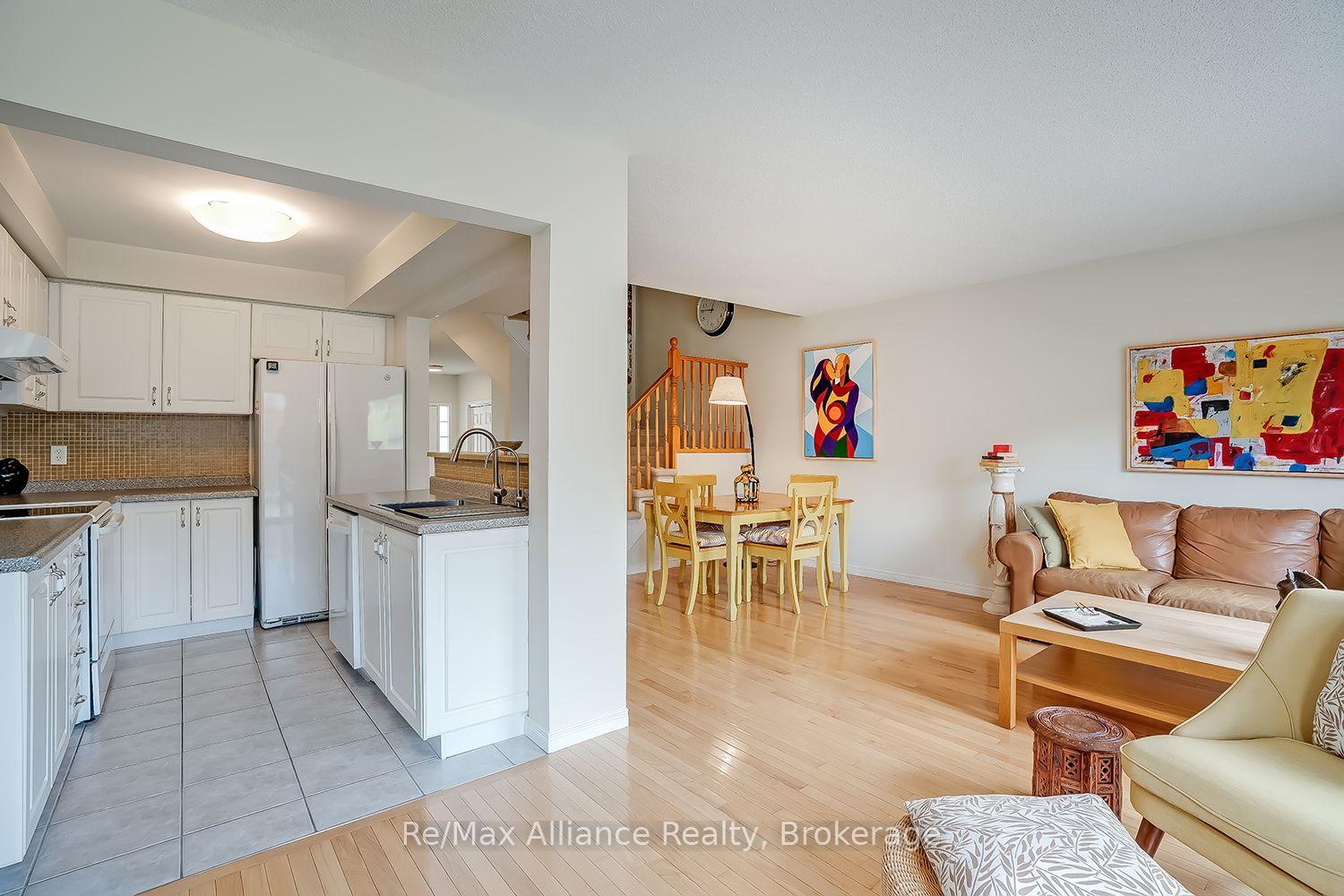 Photo 11 of 2155 Redstone Crescent, Oakville, Westmount — HOMEH
