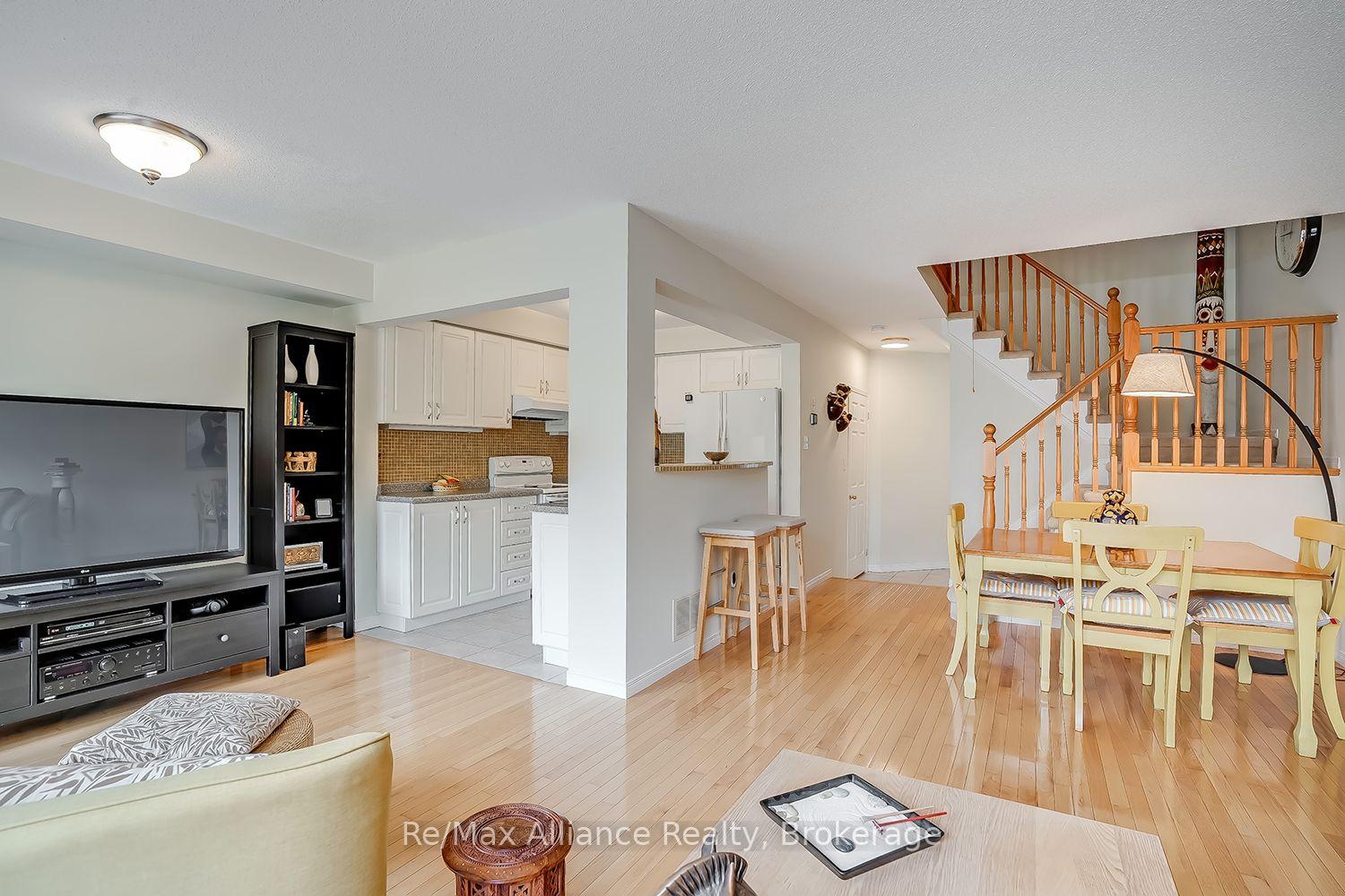 Photo 12 of 2155 Redstone Crescent, Oakville, Westmount — HOMEH