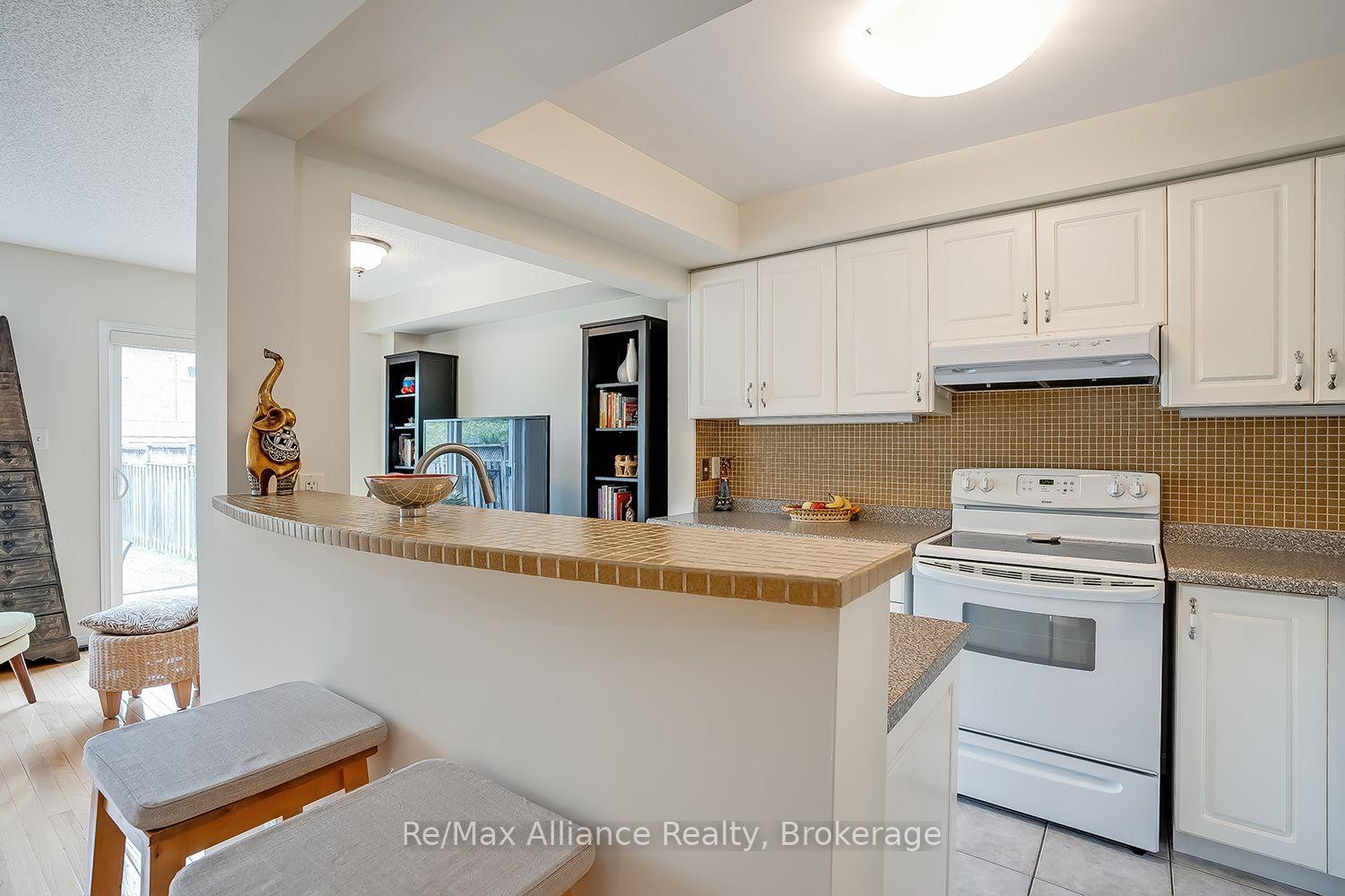 Photo 14 of 2155 Redstone Crescent, Oakville, Westmount — HOMEH