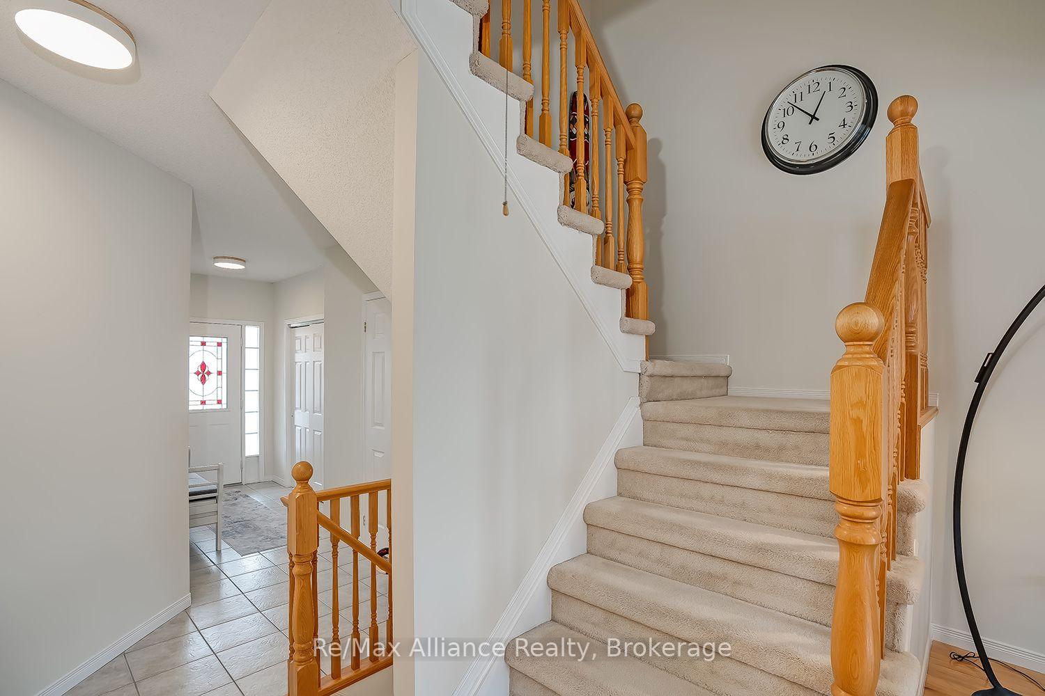 Photo 18 of 2155 Redstone Crescent, Oakville, Westmount — HOMEH