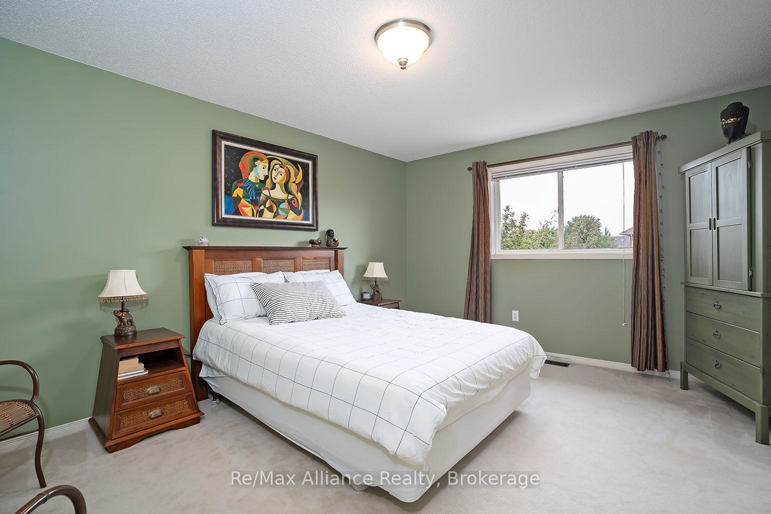 Photo 19 of 2155 Redstone Crescent, Oakville, Westmount — HOMEH