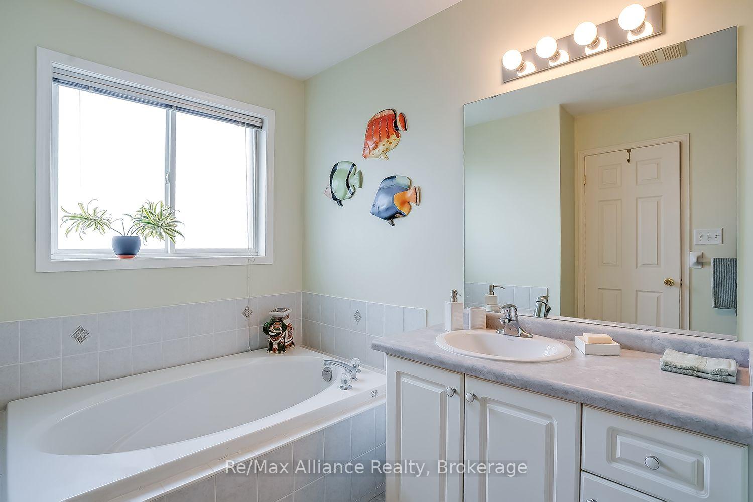 Photo 22 of 2155 Redstone Crescent, Oakville, Westmount — HOMEH