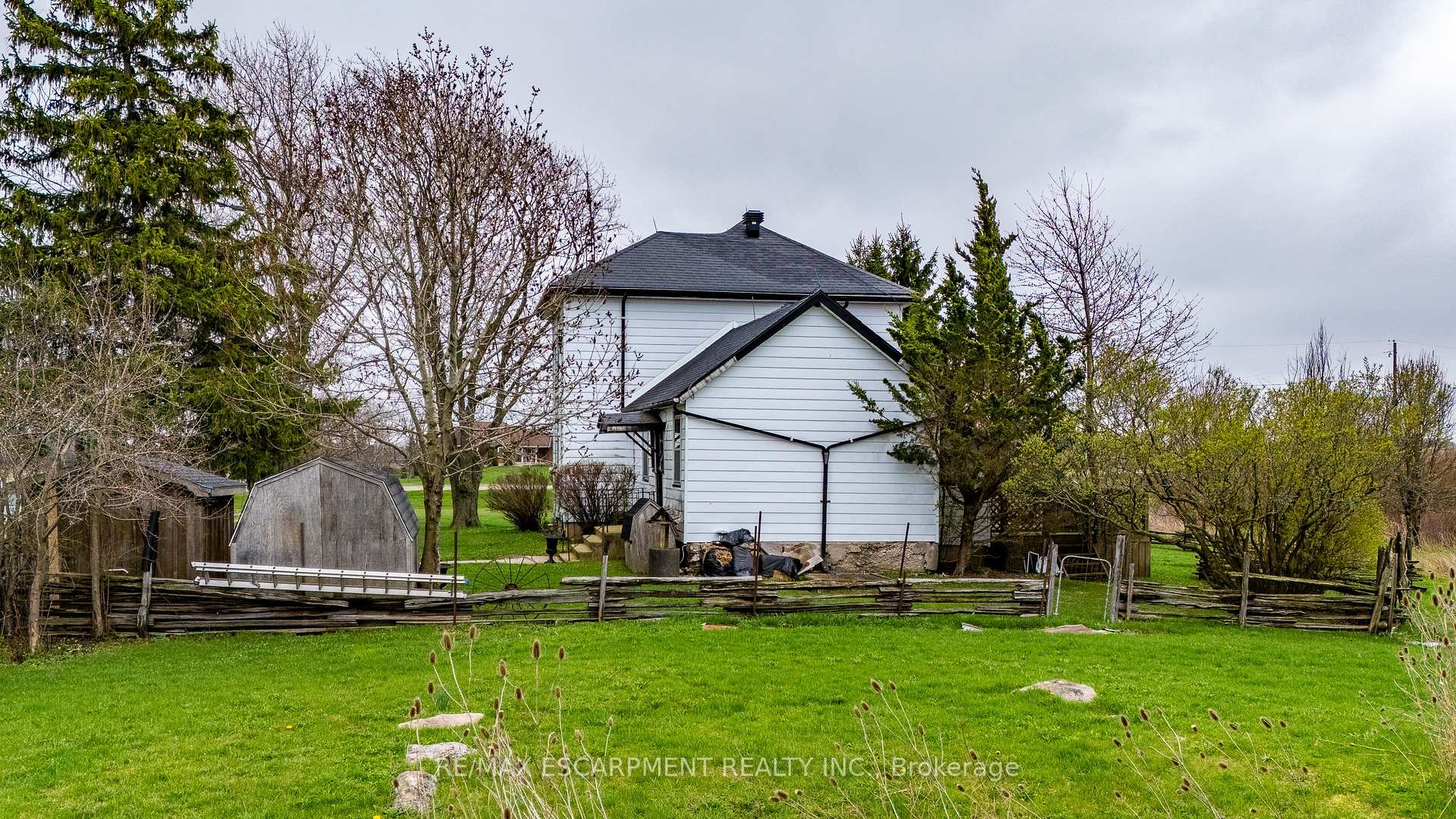 Photo 3 of 335 McKenzie Road, Haldimand — HOMEH