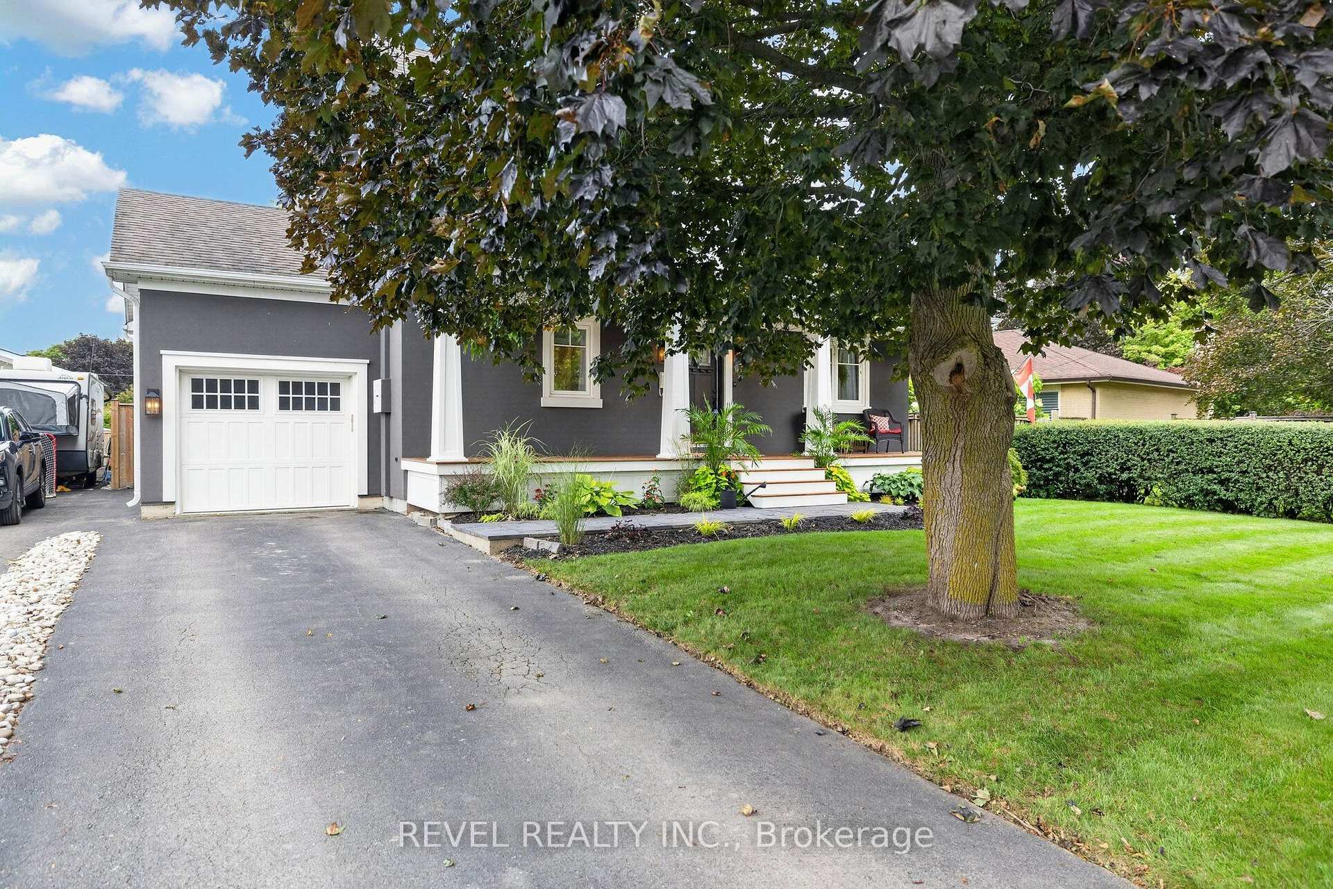 Photo 3 of 100 Robinwood Crescent, Milton, Old Milton — HOMEH