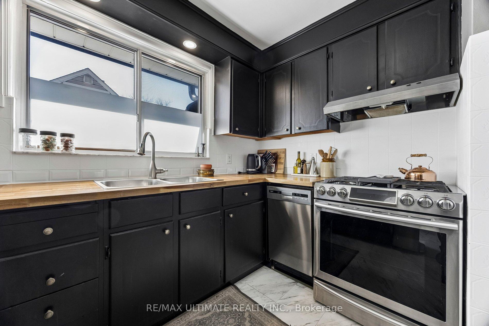 Photo 4 of 64 Hart Avenue, Scarborough, Kennedy Park — HOMEH