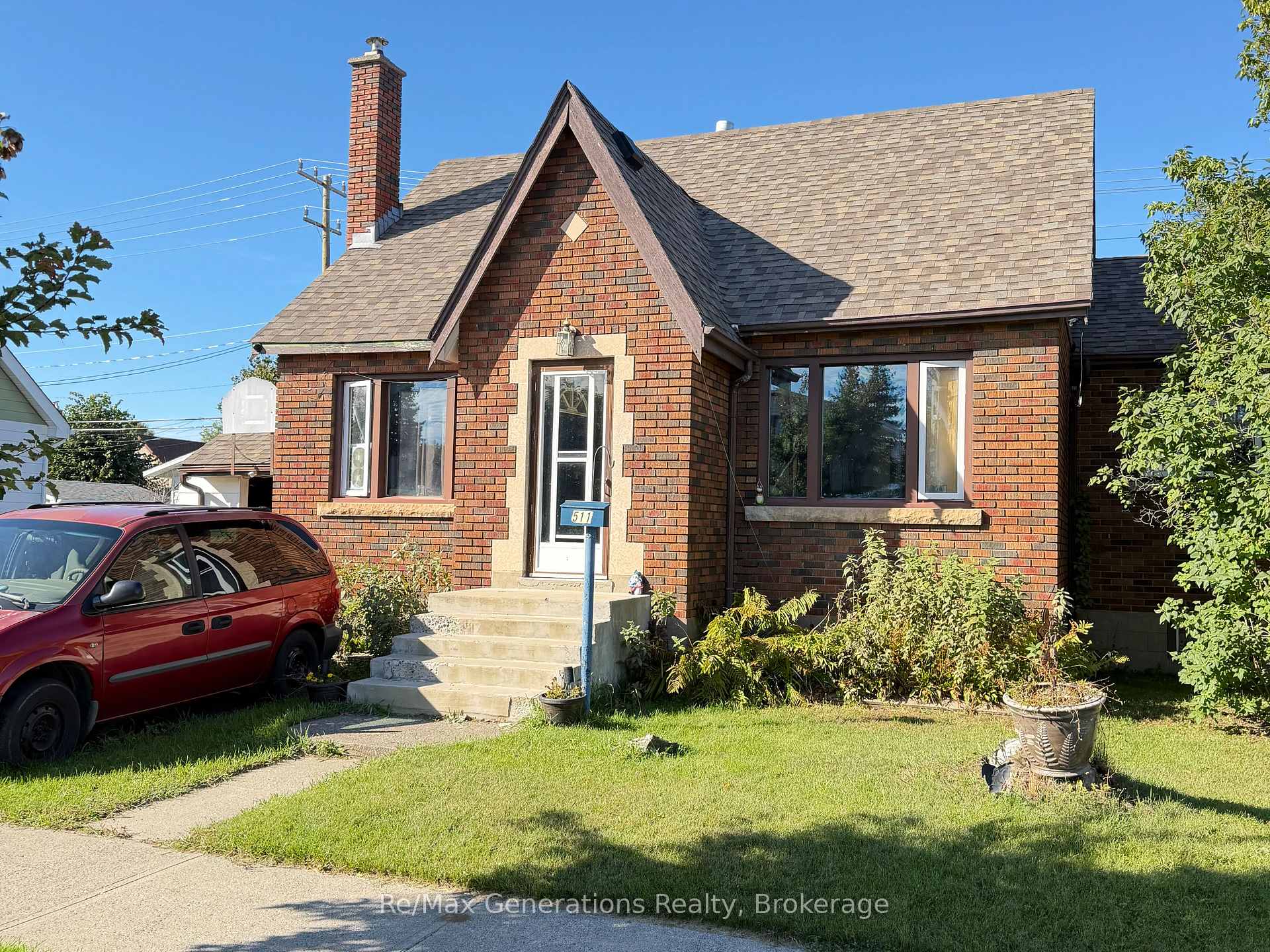 Photo 1 of 511 Empire Avenue E, Thunder Bay, Westfort — HOMEH