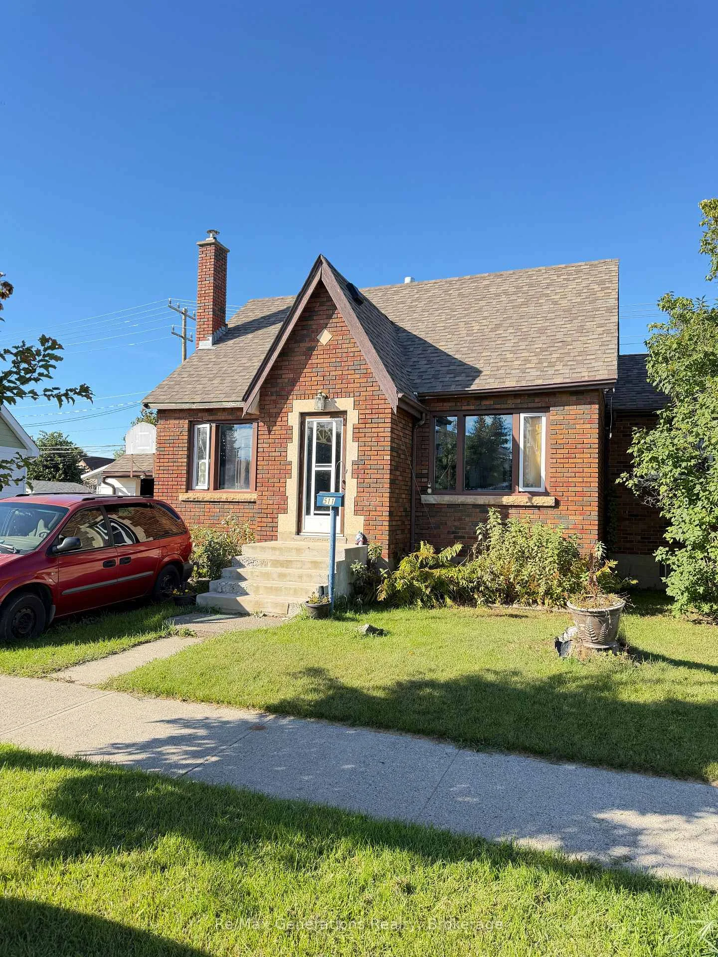 Photo 3 of 511 Empire Avenue E, Thunder Bay, Westfort — HOMEH