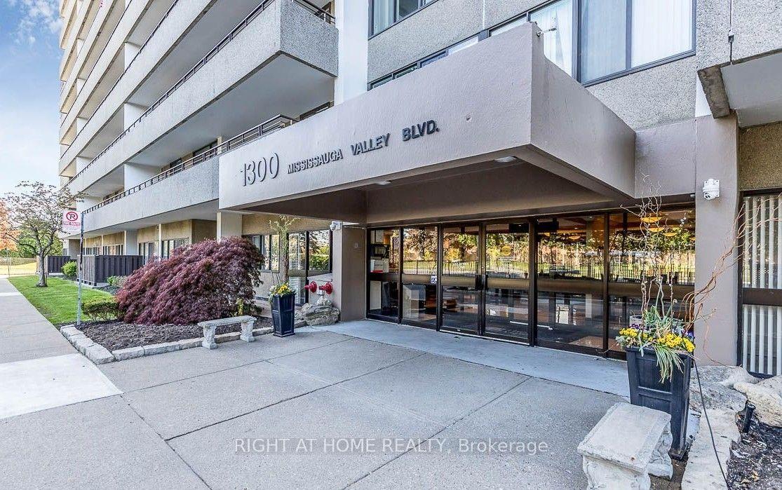 Photo of Unit 305, 1300 Mississauga Valley Boulevard