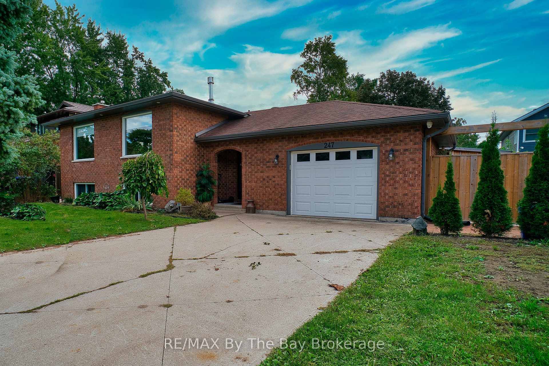 Photo of 247 Simcoe Street