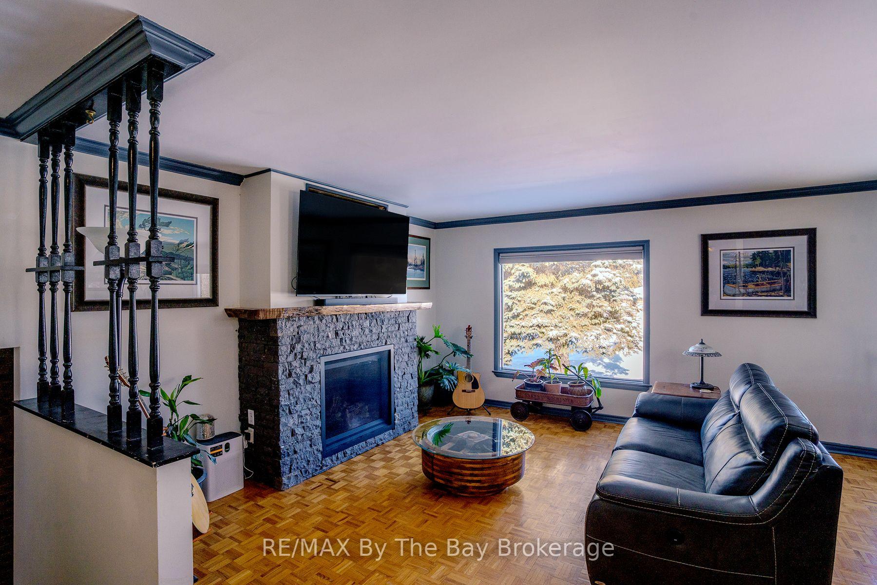 Photo 3 of 247 Simcoe Street, Clearview, Stayner — HOMEH