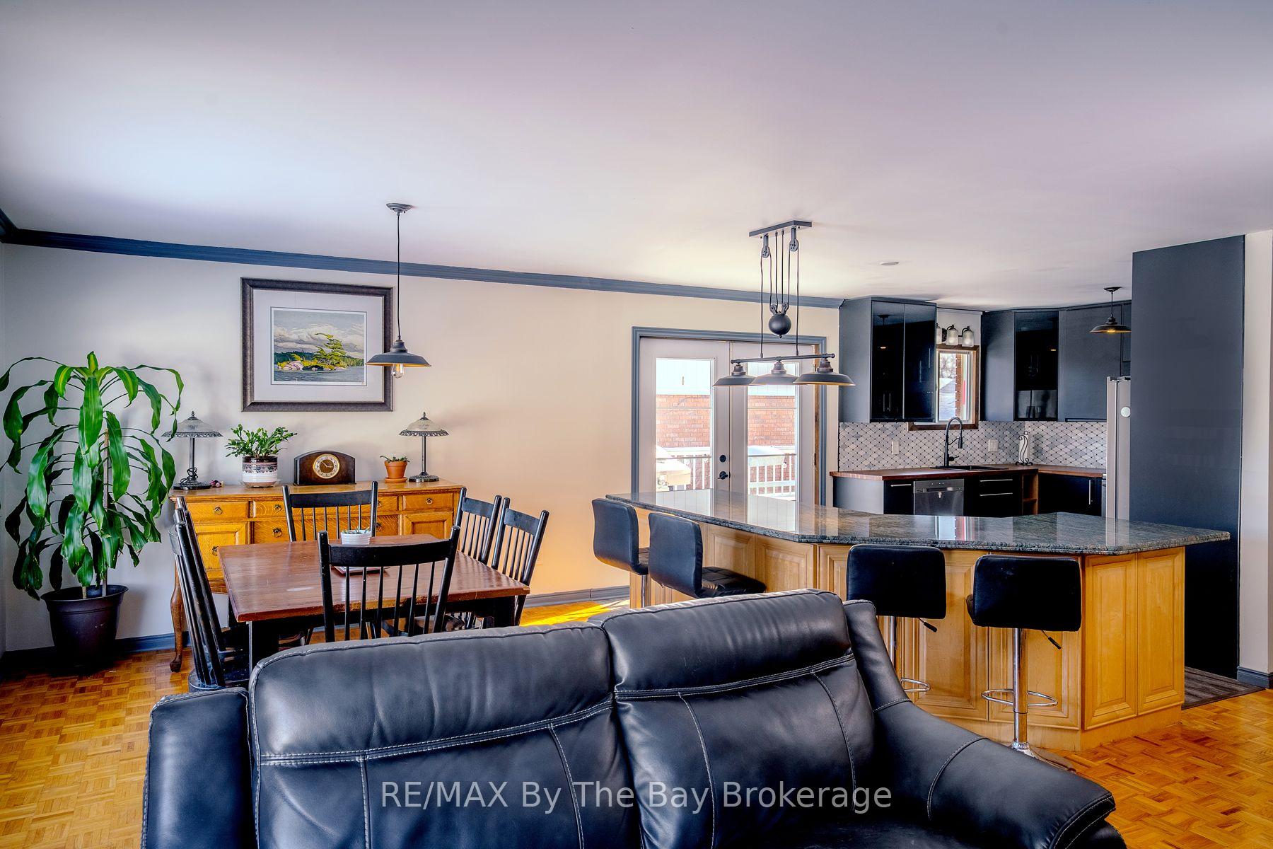 Photo 5 of 247 Simcoe Street, Clearview, Stayner — HOMEH