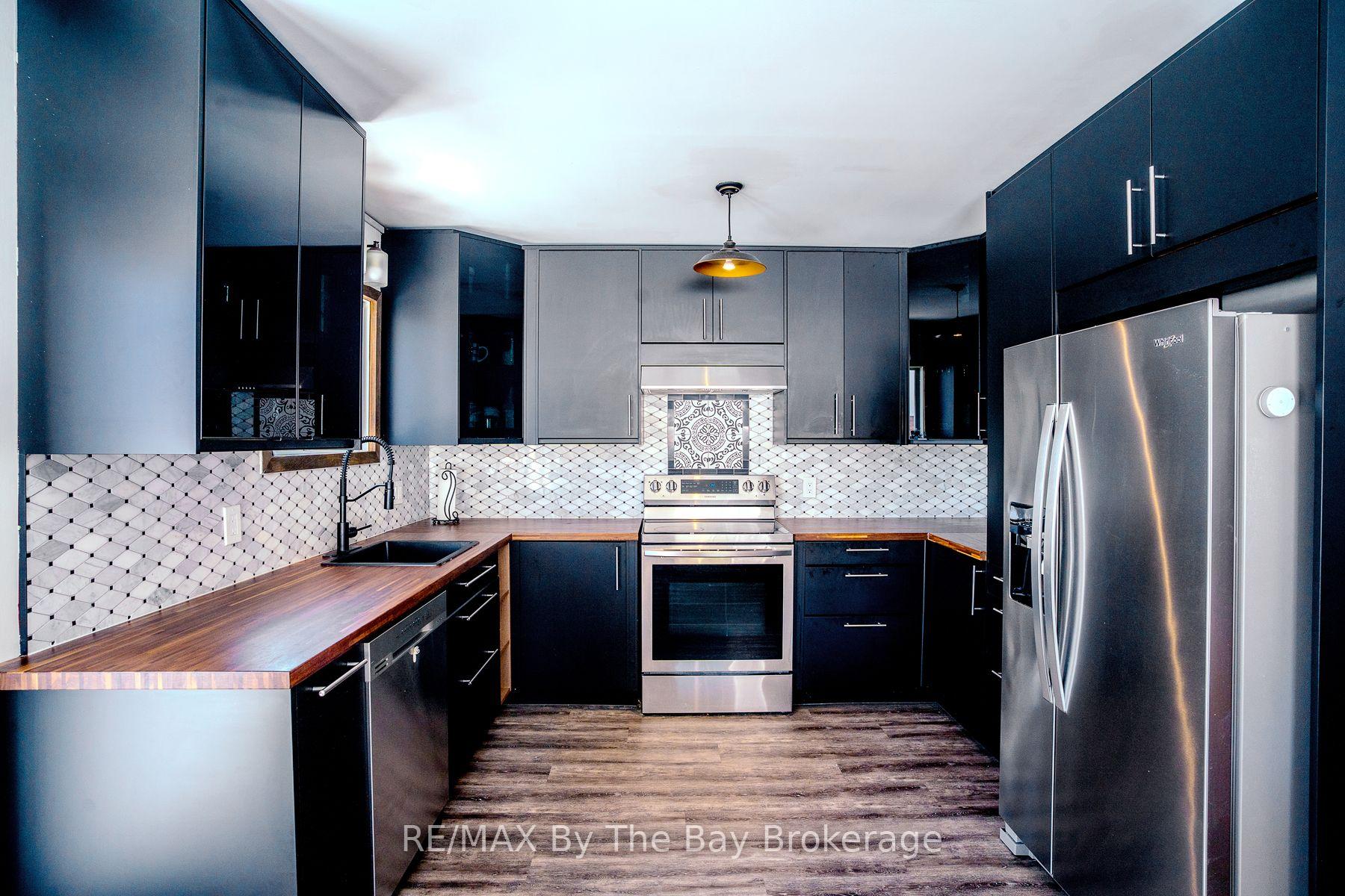 Photo 9 of 247 Simcoe Street, Clearview, Stayner — HOMEH