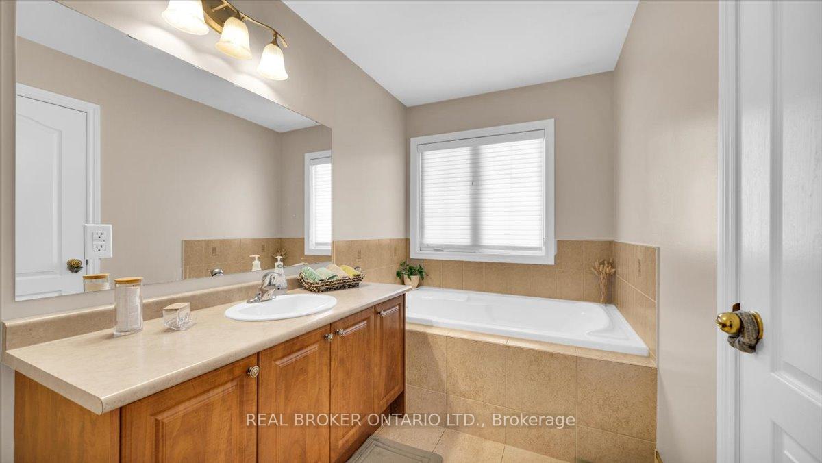 Photo 23 of 636 Serafini Crescent, Milton, Willmott — HOMEH