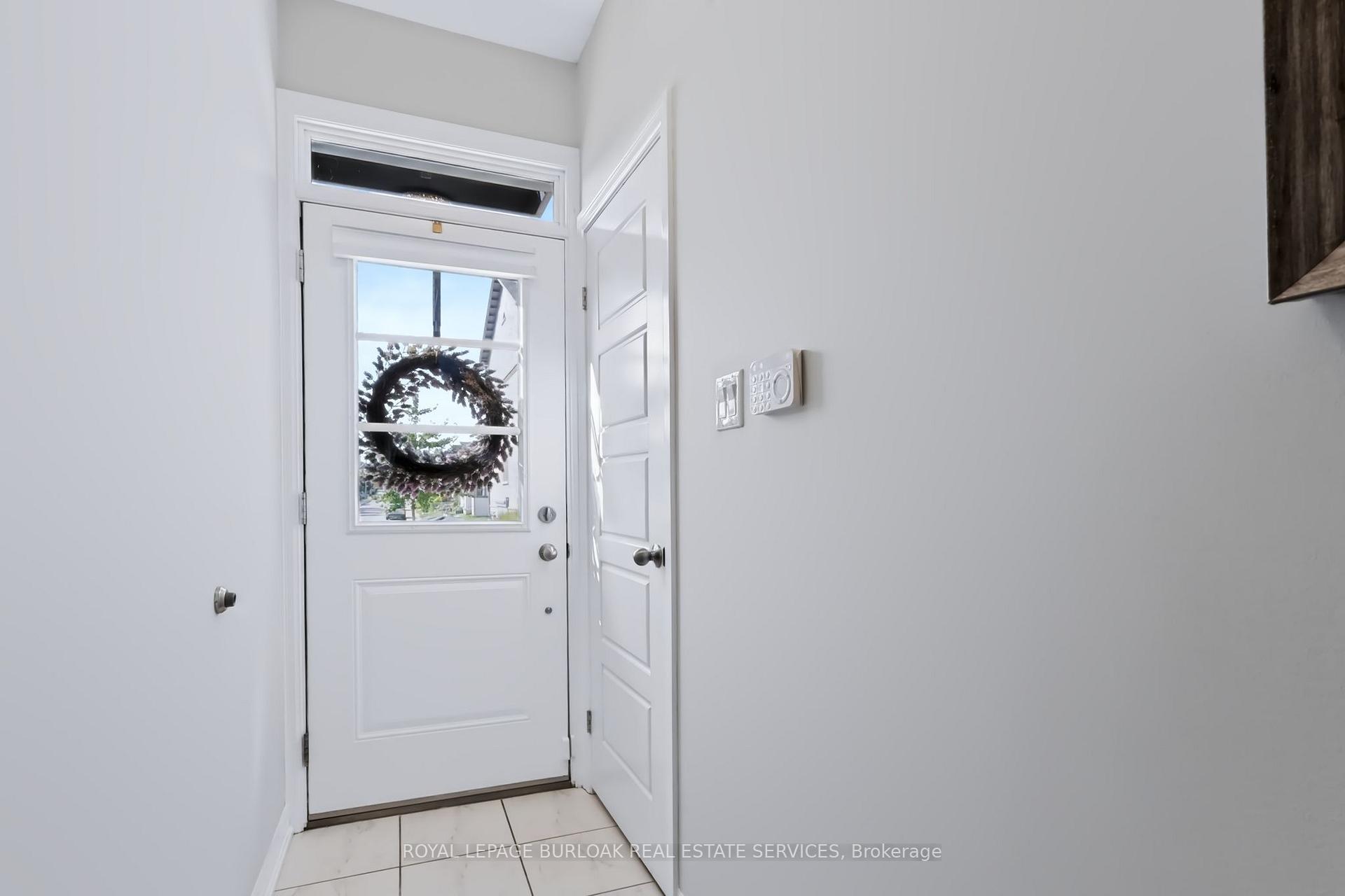 Photo 4 of Unit 22, 290 Barton Street, Hamilton, Strathcona — HOMEH