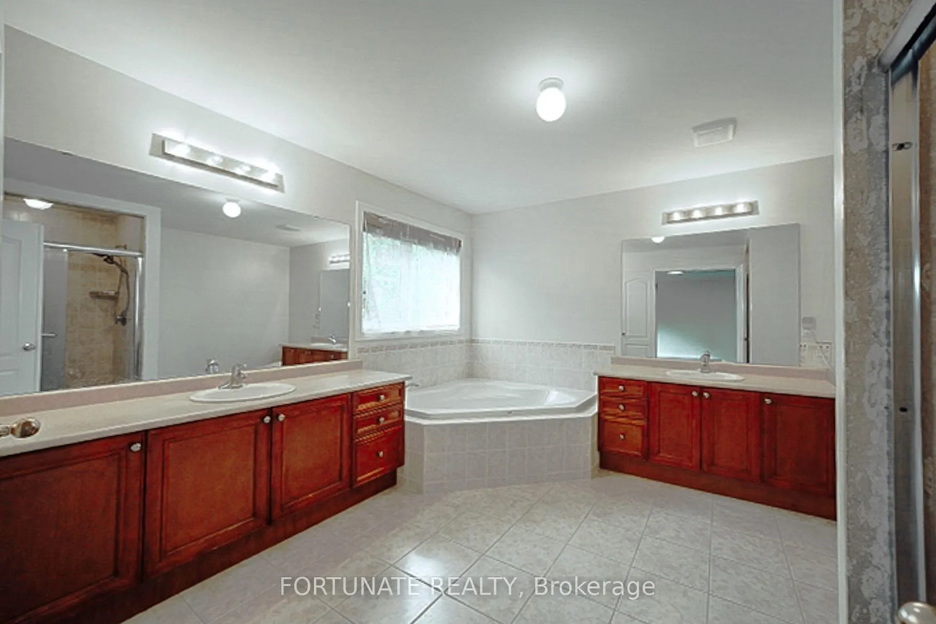 Photo 10 of 5175 Misty Pine Crescent, Mississauga, Churchill Meadows — HOMEH